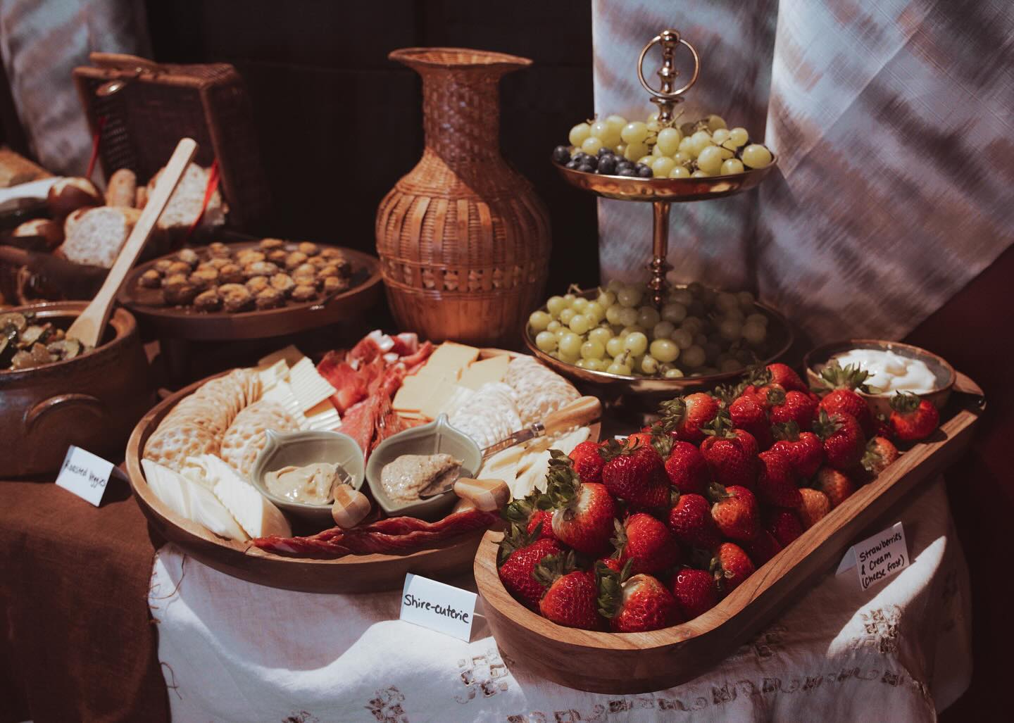 Let’s hear it for the food.
📸: @mcsherrytj
#augustaarts #foodie #food #artshow #augustaga #artoftherings #lordoftherings #hobbitfood