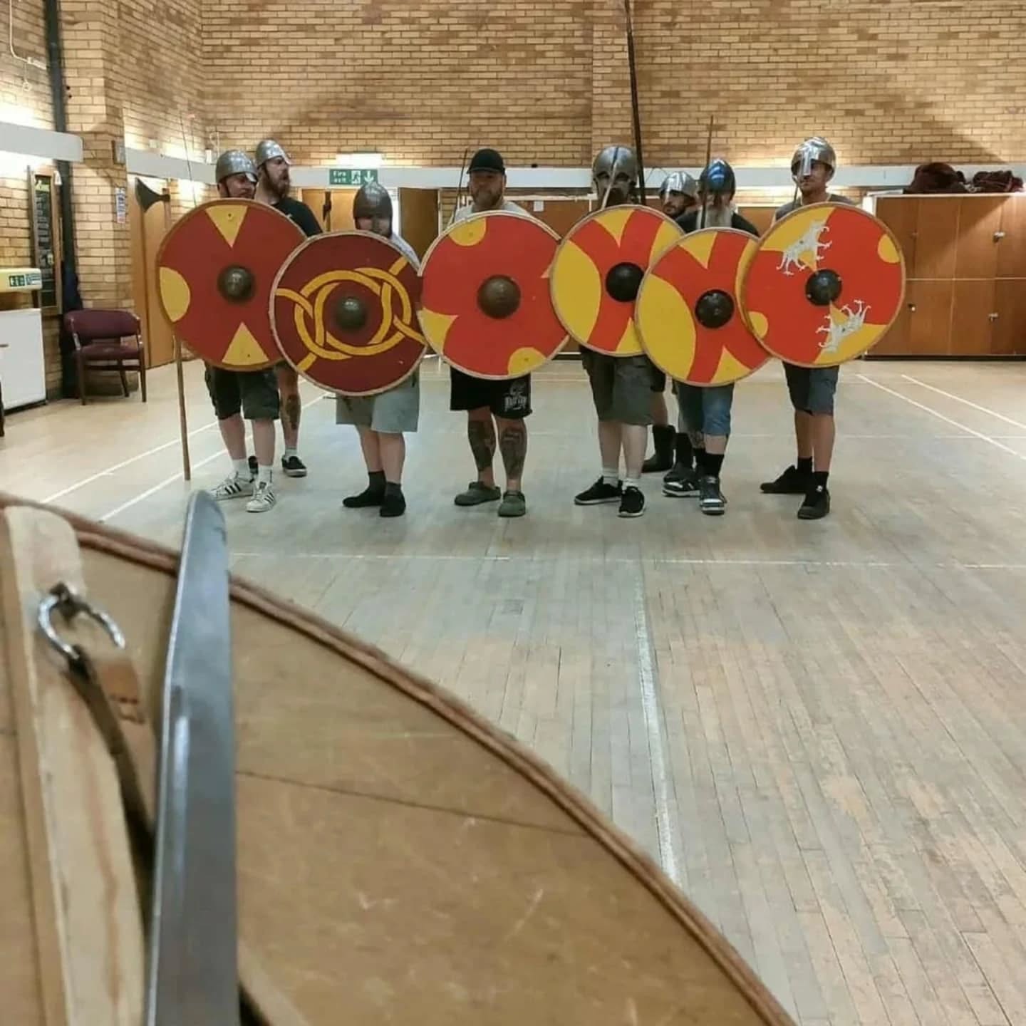 Last night's training session 🛡️⚔️
We train weekly, heatwave and all 🥵
📷Raf
#ulfhedinn #ulfhedinnvikings #vikings #vikingreeenactment #reenactment #reeenactors #darkages #combattraining #sword #sheild #axe #daneaxe #livinghistory #medieval #middleages #heatwave #vikingstyle #vikinglife #vikingsofinstagram #norse #vikingage #vikingreenactor #nordic #vikingclothing #vikingwarrior #earlymedieval #norsemen #historicalreenactment