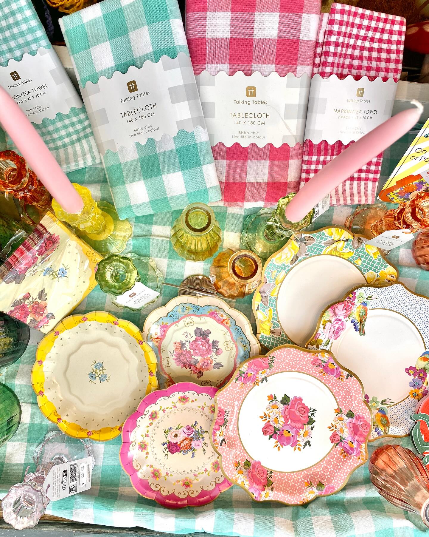 Get stocked up for al fresco dining with our great range by @talkingtables_tt
Including those gorgeous china-like paper plates that will elevate your picnic in rococo style!
☀️Special Summer Offer☀️
Buy any pack of paper plates or large paper napkins and get a second half price!
Swift Art & Design
18 High Street
Winchcombe
GL54 5LJ
Open: Monday-Saturday - 10am-4pm
Parking in Winchcombe is easy:
Park for free on Abbey Terrace for 2hrs - GL54 5LL - or park all day in Back Lane Car Park for just £1 - GL54 5PZ
#swiftwinchcombe #swiftcotswolds #shopsmall #shophandmade #shopindependent #supportindependent #swiftartanddesign
#winchcombeshopping #winchcombe #visitwinchcombe #winchcombecotswolds
#alfrescodining #poshpicnic