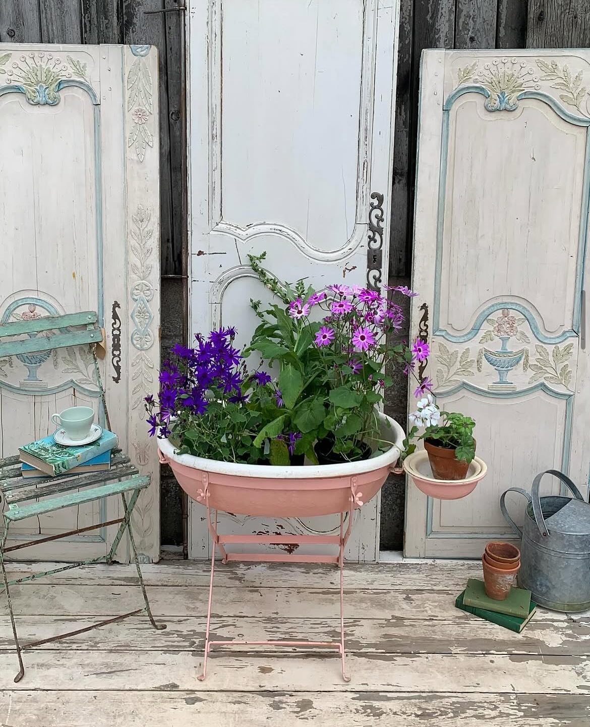 Introducing our Exhibitors 🤍
@dovetailvintageco
A gentle country style of old washed pine, Arts & Crafts patterns, chippy paint, pretty floral textiles and sorbet vintage shades by @dovetailvintageco 🌿
With plenty of garden planters, furniture and styling ideas for your home and garden, we are delighted that Mel & Ali @dovetailvintageco will also be joining us at the Summer Brocante @moylescourt on 25th August 🌸
Come and shop with our fabulous small independent businesses, follow their accounts and meet them in person at the Brocante 🤍
Monday 25th August 🎪
10 - 4pm
Moyles Court School
Nr Ringwood
New Forest
Tickets are now on sale through our website - see link in bio above 🎟️ or buy them on the gate when you arrive
All tickets £7:50 | U14 free 🎟️