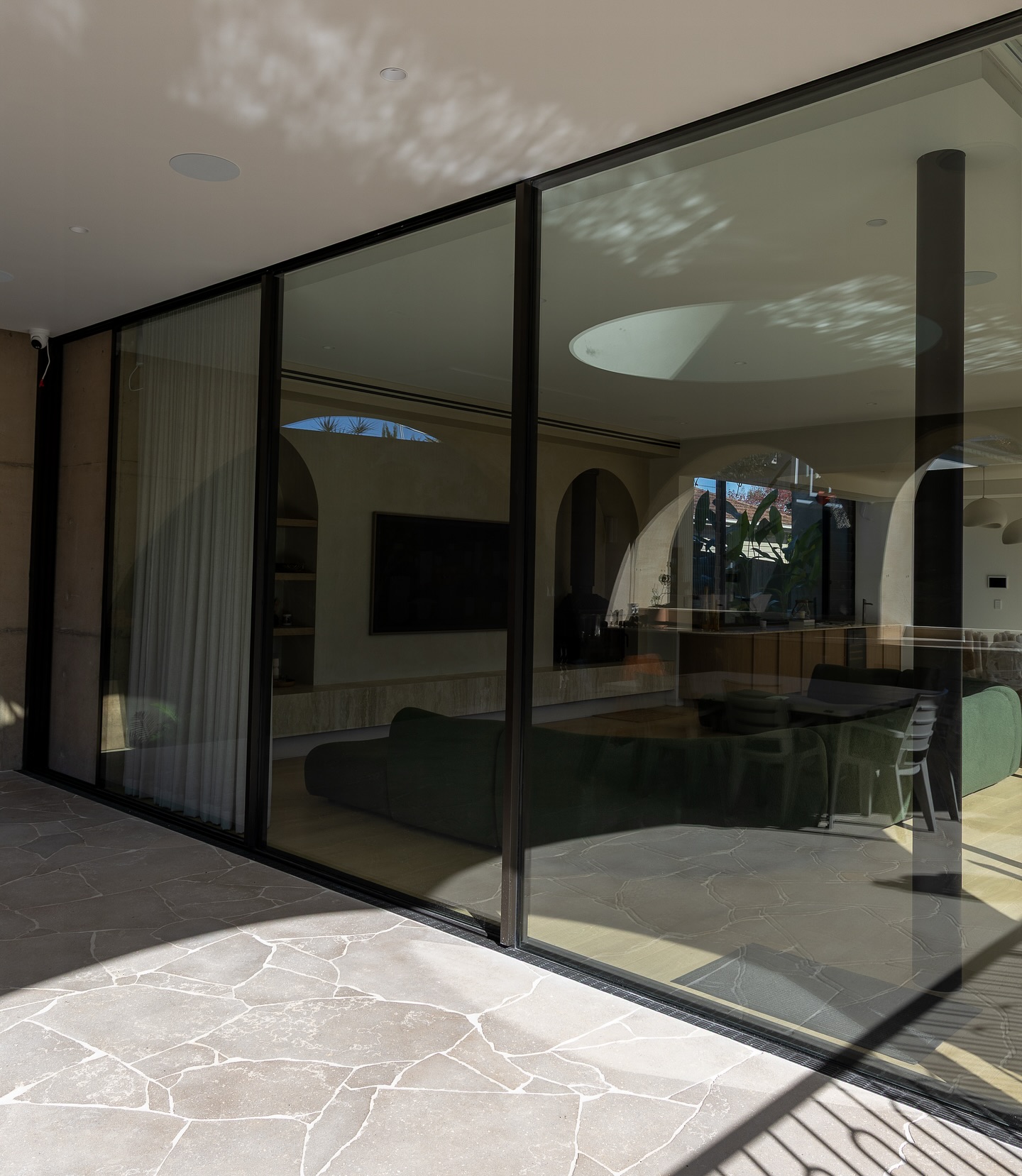 SLEEK SLIDING DOORS ….
Using the AWS FBR Sliding Door for a sleep integrated look. The head, sill and jambs are fully concealed within the building envelope.
Contact our team today to find out more!