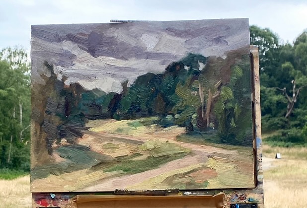 Wow I had a brilliant day attempting to paint more loosely with a big brush and HUGE tubes of paint. Swipe to see two ) almost ) finished paintings
Thanks to @timbensonart and @the_new_school_of_art for a great day on #hampsteadheath
I don’t know that I could do this always, but it’s interesting how much it made me focus on colour and tone, rather than fiddle on with unnecessary detail . I painted both of these in the day, amazing what a big brush does to help cover the board, although I did opt for a smaller 12x16 inch rather than the huge dimensions suggested !!
I am going to try to paint more loosely going forwards ( don’t hold your breath 🤣🤣)
#loosepainting #hampsteadheath #bigbrush#paintwhatyousee #paintingwithfriends lovely to catch up with @theresa.abbott.77 too from @londonpleinairpainters