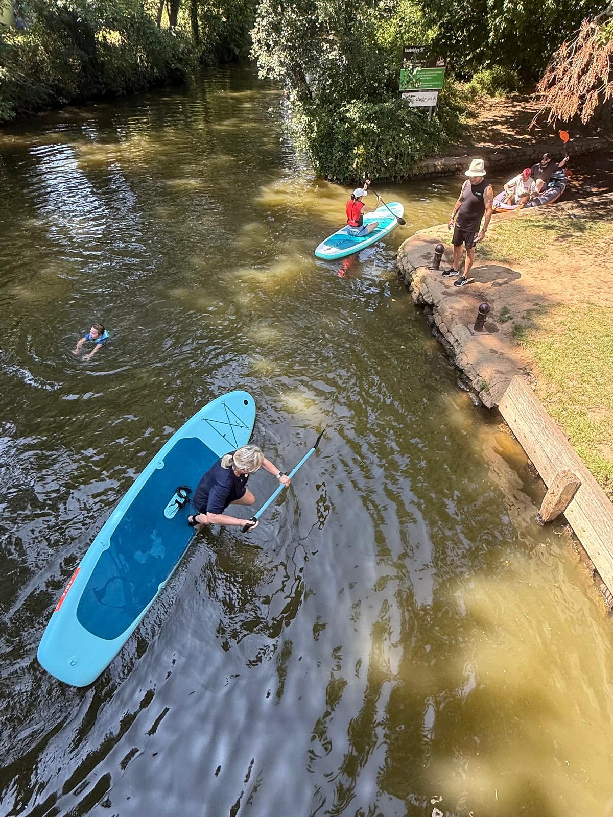 🌊 We swapped dumbbells for paddles and hit the river at Tonbridge Park this weekend — kids squealing, dogs zooming, kayaks wobbling, and more splash than style 💦
Picnics, belly laughs, and good vibes. 💪🐾🍉
#HollowRockOnTheWater #StrongerTogether #KayakChaos #ParkLifeVibes #FitFam