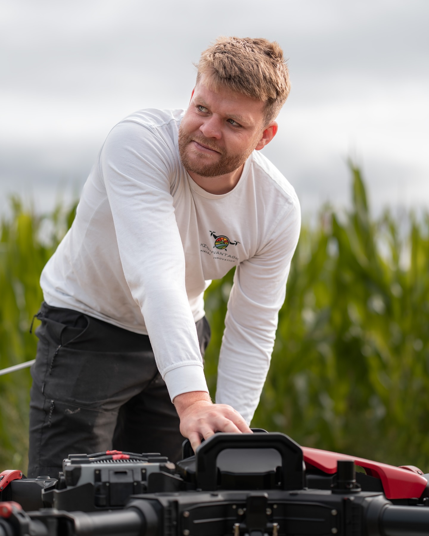 It’s been a balancing act lately with the weather, getting foliar feed onto maize early in the morning or late into the evening to ensure the plant doesnt scorch.
Nonetheless we have been knocking out the acres!! ☀️ 🌾 🐄 🚁
#highvantage #jedzmedia #foliarspray #nitrogen #maize #spraydrones #farming #agri-tec #growers #ukfarming #backbritishfarming #dairyfarming #arable #argronomy #welshfarming