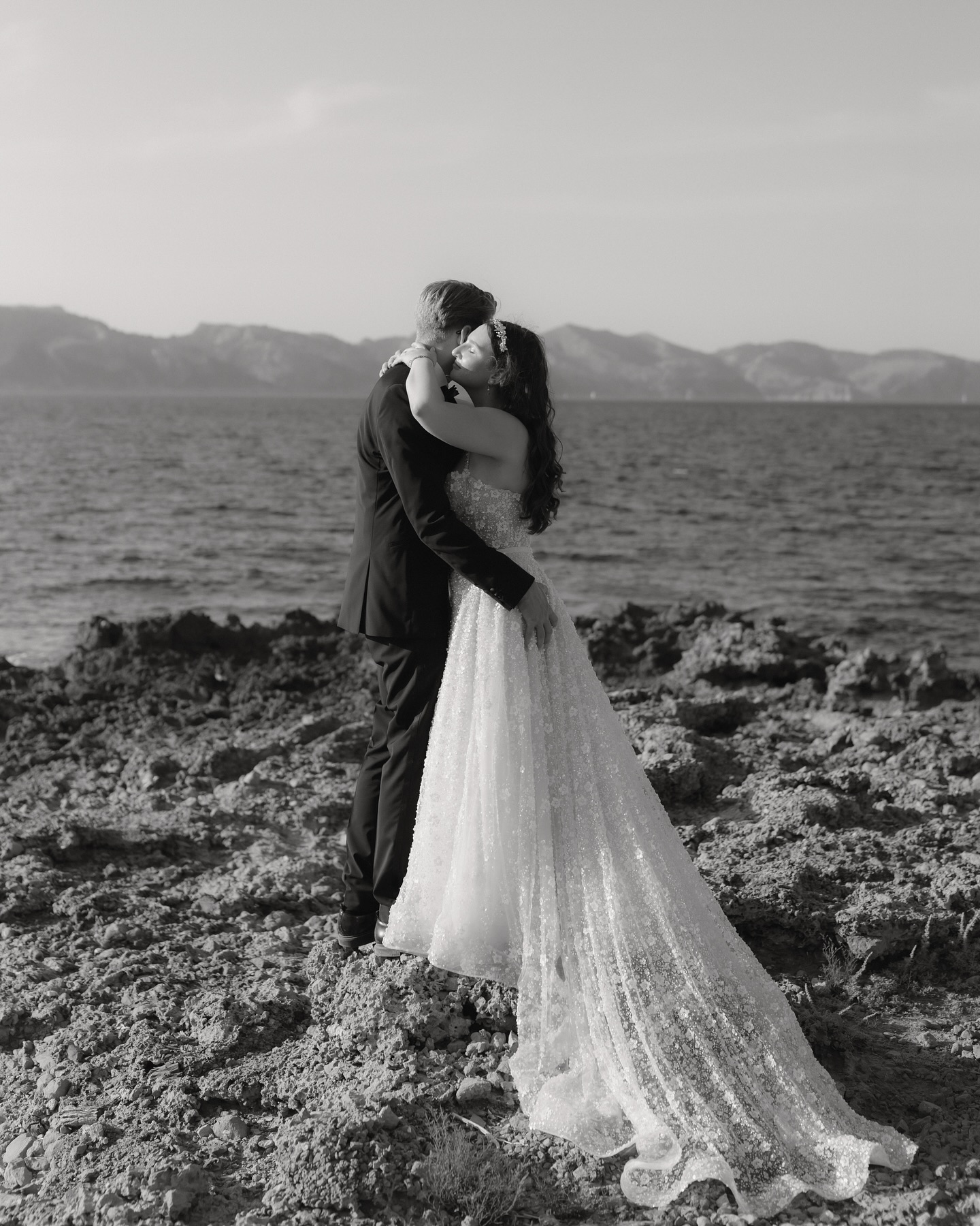 A & M 🤍
#hochzeitsfotografie #hochzeitsfotograf #destinationweddingphotography #mallorcawedding #mallorcahochzeit #destinationweddingmallorca #afterweddingmallorca #melinawaliczekfotografie #hochzeit2026