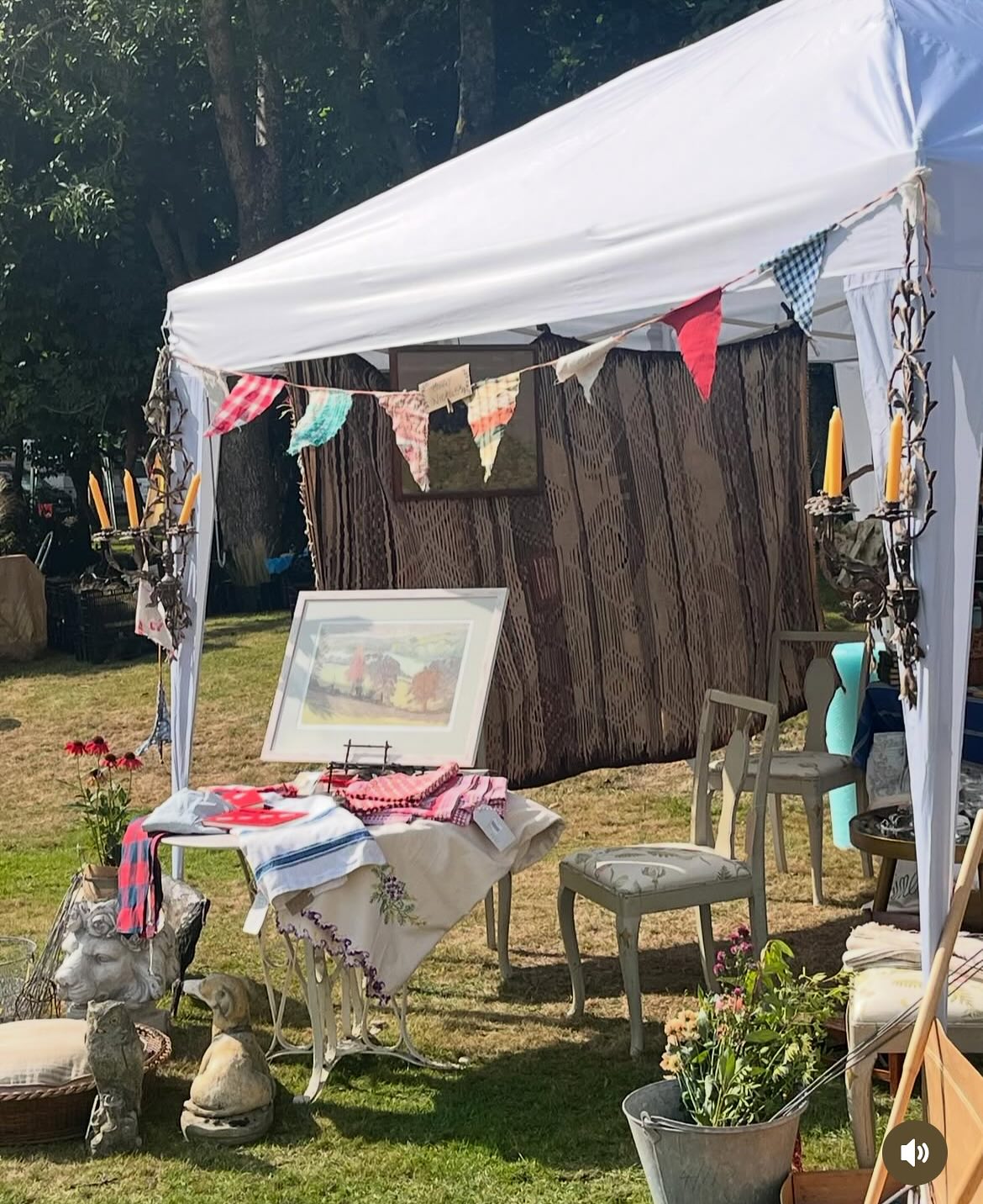 Introducing our Exhibitors 🤍
@hoggysantiques
English country antiques, garden pots & rustic planters sourced by lovely Hoggy 🌿
You’ll find @hoggysantiques on the lawns with her latest finds at the Summer Brocante @moylescourt on 25th August 🌸
Come and shop with our fabulous small independent businesses, follow their accounts and meet them in person at the Brocante 🤍
Monday 25th August 🎪
10 - 4pm
Moyles Court School
Nr Ringwood
New Forest