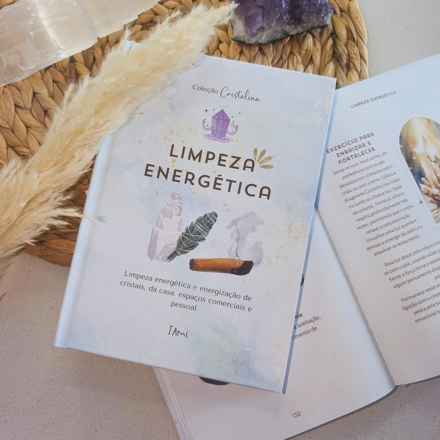 Na coleção cristalina já foi lançado no segundo capítulo ✨ e muito em breve chegará o terceiro 🥰
Olha só como se está compondo a nossa biblioteca de conhecimento holístico 😍
Este mês podes comprar a coleção cristalina por apenas 38,50€ 😱🥳
Isto é: mais de 160 cristais, 24 livros, 24 workshops com exercícios de autodesenvolvimento e muitas ofertas divisões em 24 capítulos de novas descobertas 🤩
Acredita, não há nada tão completo no mundo holístico como esta coleção! Juntámos tudo aqui: cristais, energia, conhecimento, cura!
Assina já e inicia esta viagem maravilhosa em www.jami.pt ❤️
#Cristaloterapia #litoterapia #Crystalshop #crystallovers #LojaDeCristais #CristaisPortugal #crystalhealing #CuraComCristais #reiki #Autoconhecimento #Gratidão #espiritualidade #terapiaalternativa #bemestar #meditação #chakra #selenite #palosanto #sonhos #ColecionadoresDeCristais #coleção #livro #cristais #colecaocristalina #CristaisComAlma #Minerals #original #ᴀᴜᴛᴏᴀᴊᴜᴅᴀ #LimpezaEnergética #mundocristalino