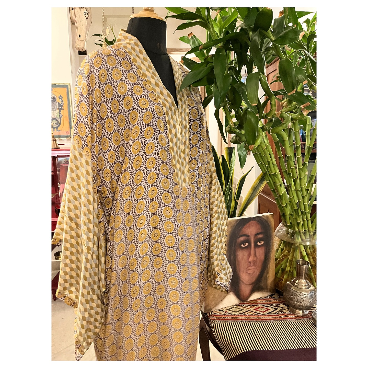 Gaur : Deep thought and reflection
acrylic painting coincidentally matches the shades of our marigold free flowing silk kaftan, the perfect lounge wear. A flattering modern fit, with slits on the side and kimono sleeves
Digitally printed by us from one of our studio designs.
Both available on our website
www.sonyasaprudesigns.com
.
.
.
#smallbusinessinindia #smallbusiness #smallbusinessowner #womenfashion #womenempoweringwomen #women #india #newdelhi #resortwear #resort #kaftan #painting #womanartist