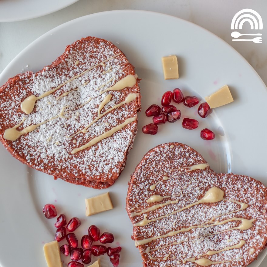 Quick Pink Beet Pancakes (Makes ~8 small pancakes)
Ingredients:
• 1 cup oats (or 3/4 cup oat flour)
• 1/2 cup all-purpose flour
• 2 small cooked beets (about 1/2 cup, roasted or steamed)
• 2 eggs
• 1 medium banana, ripe
• 1/2 cup plain yogurt (Greek or regular)
• 1/2 cup milk (whole milk for toddlers)
• 1 tbsp maple syrup (optional)
• 1 tbsp avocado oil
• 1 tsp baking powder
• Coconut oil (for cooking)
⸻
Instructions:
1. Blend beets, eggs, banana, yogurt, milk, syrup, and avocado oil.
2. In a bowl, mix oat flour, all-purpose flour, and baking powder.
3. Add beet mix to dry ingredients and stir until smooth.
4. Cook on low heat with coconut oil. Flip when bubbles appear.
⸻
Tips:
• Only use cooked beets.
• Keep heat low to keep the pink color.
• Can also be used in a waffle maker.