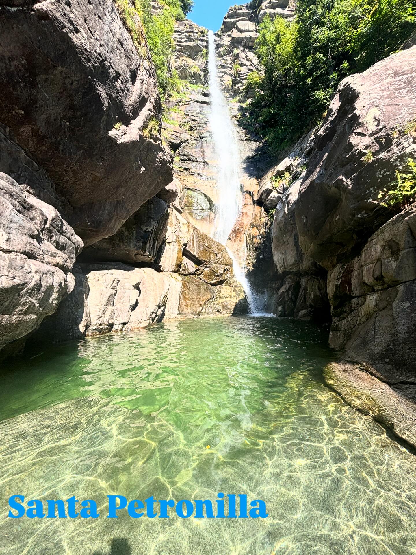 Le #cascate di #santapetronilla nel #cantonticino in #svizzera🇨🇭️ #svizzeraitaliana🇨🇭❤️ #trekking #escursioni