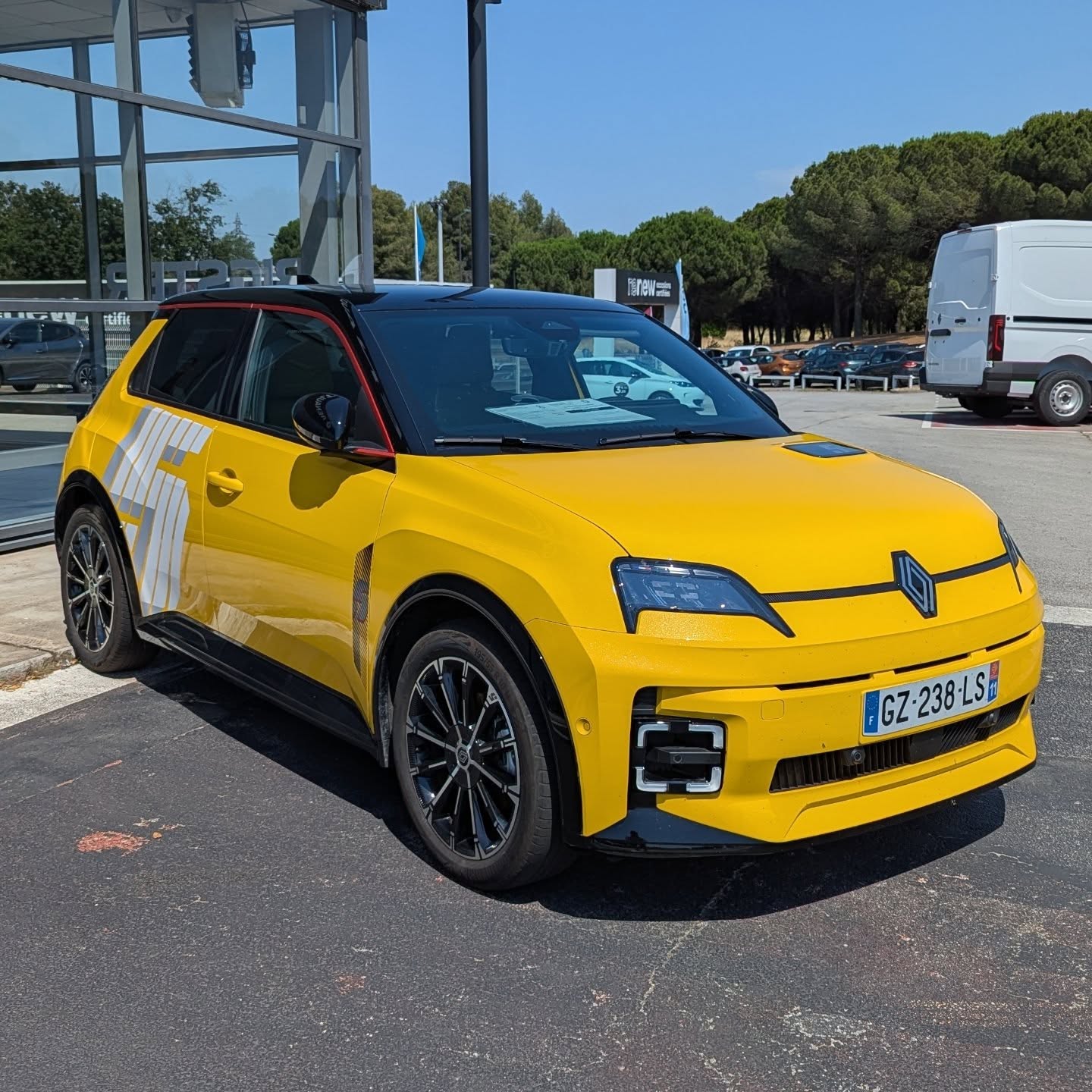 Wouldn't it be nice if we could have the Renault R5 Electric in Canada?