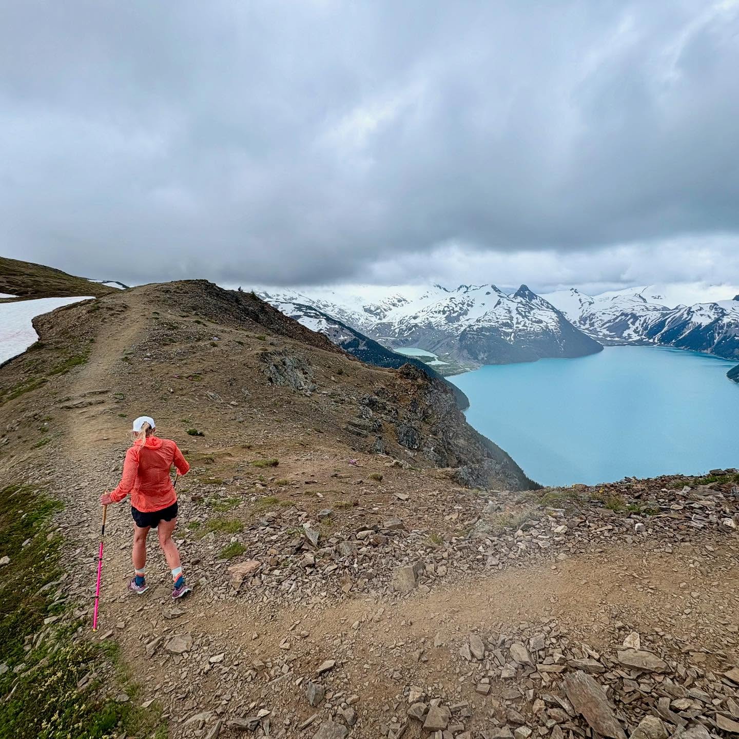 Alpine season is off too a pretty great start 😍🙌🏻💛✨
This is truly my favourite time of year - chasing summits, alpine flowers, backyard beauty with the best company and trail snacks 🥲 Stoked I have 7 more weeks to keep chasing those summits in quest of @utmbmontblanc CCC!! Let’s go!!!
#alpine #summits #trailrunning #mountainrunning #running #happiness #trails