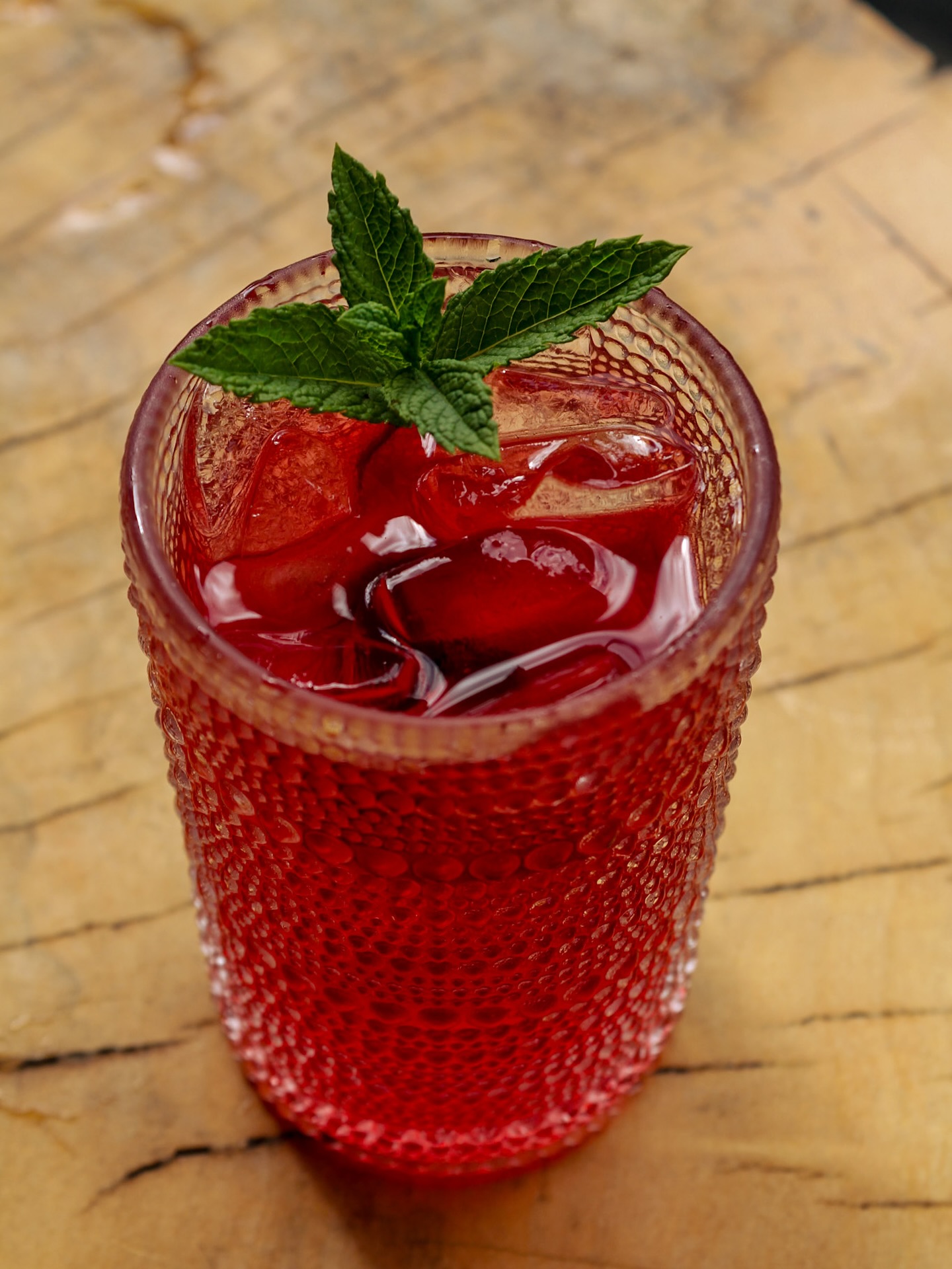 Mmmm-mmm Alpenglow! This brew of rotating house made iced tea is winding down, hibiscus and lemon verbena always hits. Grab one before we’re on to the next!
What’s your favorite caffeine free iced tea?
#wakenbakery #wakenbakeryglacier #wakenbake #mtbaker #glacierWA #MTBAKER #exploreWA