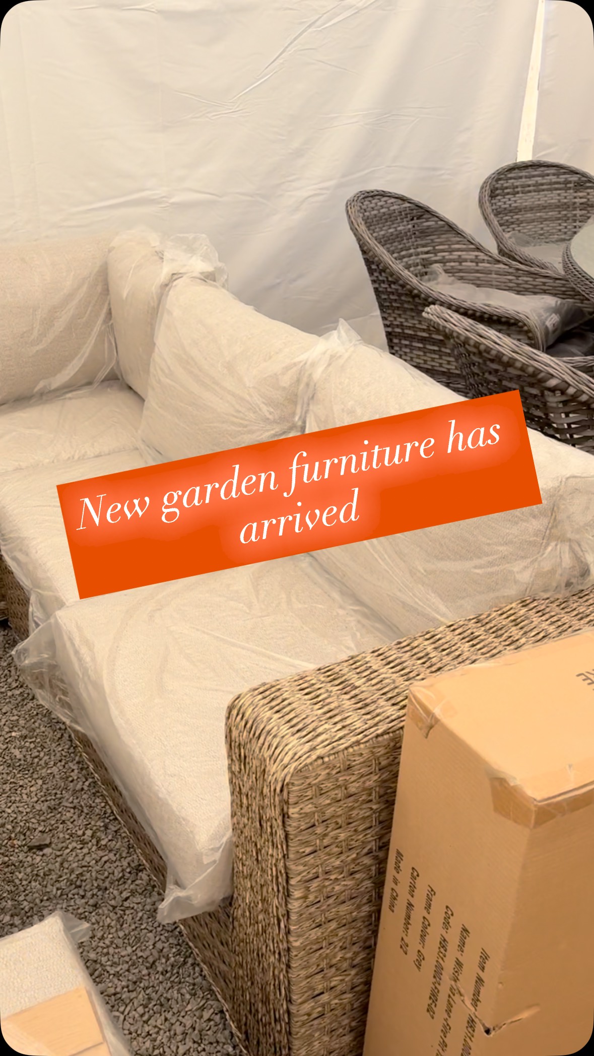 We have new 4 seater and 6 seater wicker furniture in along with the fire pit sofa sets and the 8 seater rattan perfect for this gorgeous weather 🌞💕🌸