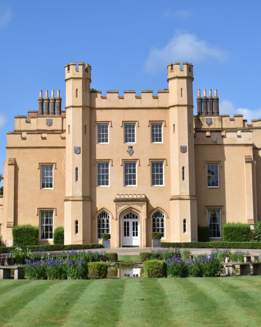 The historic architecture, warm golden stone, and tranquil setting come together for a picture-perfect venue that’s as functional as it is #Beautiful.
✨
Ditton Manor’s stunning exterior makes an unforgettable first impression, ideal for hosting both #Weddings and professional #Conferences in Slough.
🌿
Let your next special moment begin here.
📍
#DittonManor #Slough