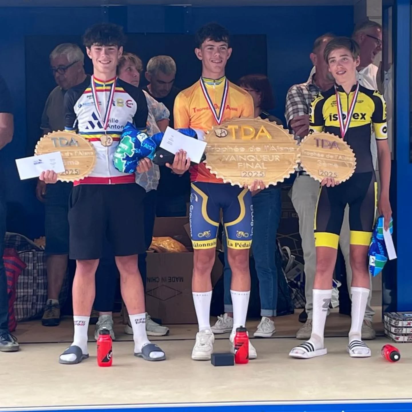 #ABCu15 🟦🟨🟥
Après 3 jours de bataille acharnée sur les Routes de l'Aisne, Noah Vandeweghe prend la 🥈 du classement général.