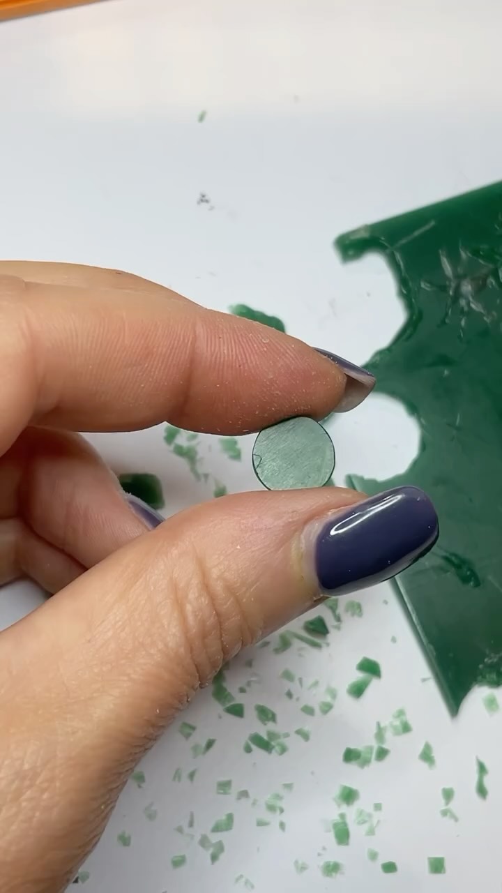 Behind the scenes making some personalised bridesmaids bracelet charms… using the sand from a beach in Portugal, a place filled with the grooms special memories 💕 Congratulations @ricardo_reis101 @ncklaus2 !!!