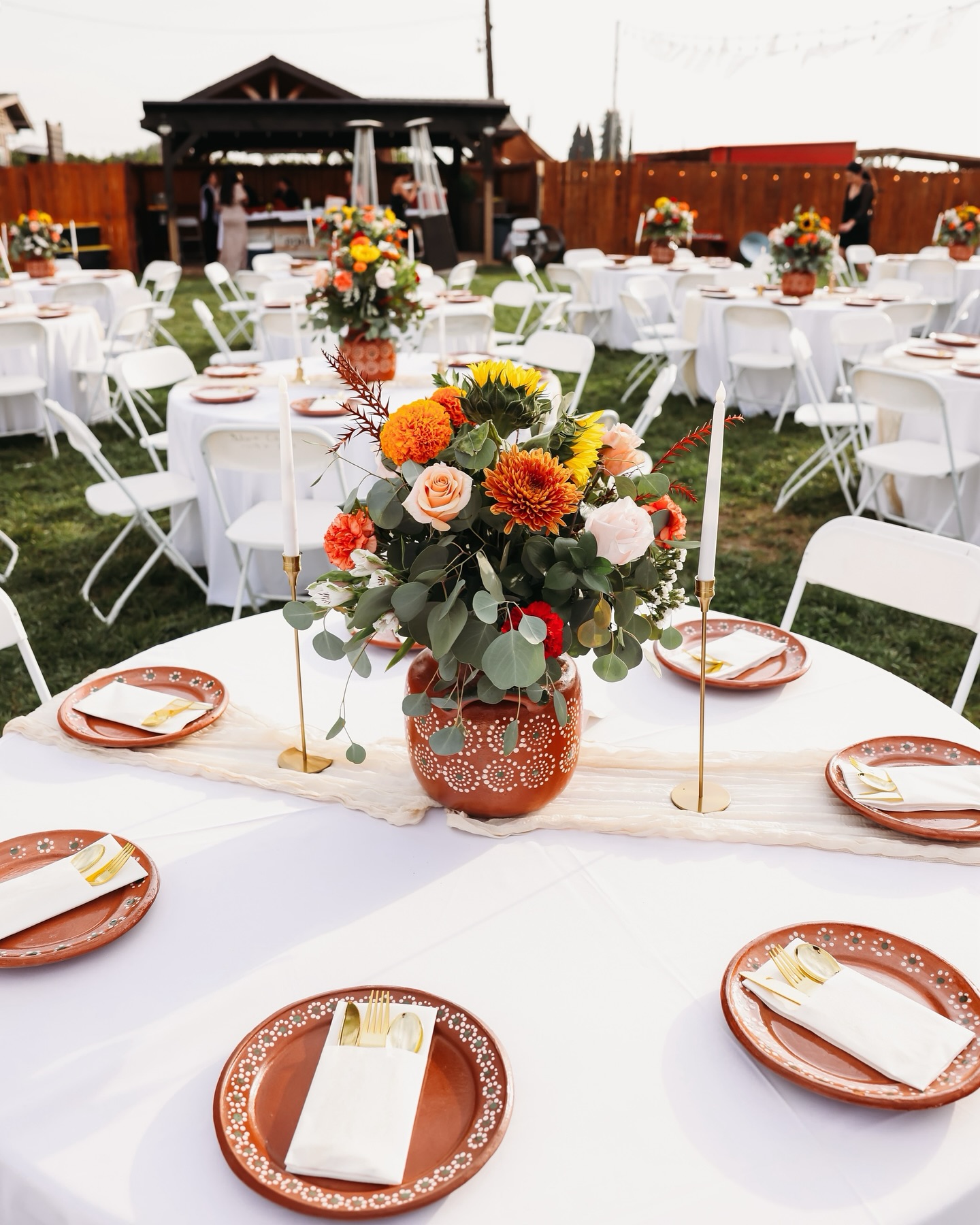 I’ve already shared some moments from this wedding but had to post a few more favs. Every detail was so full of meaning and joy. This one made my heart full 🧡🔥
Coordinator |@finishing_touch_coordination
Venue | @doublerrranch
DJ I @jalexisthedj
Decorator | Rentals | Flowers | @decoracionescolima
Photobooth | @k_a.entertainment_22
Bartenders | @papimixalot
Cake | @balamscakes21
