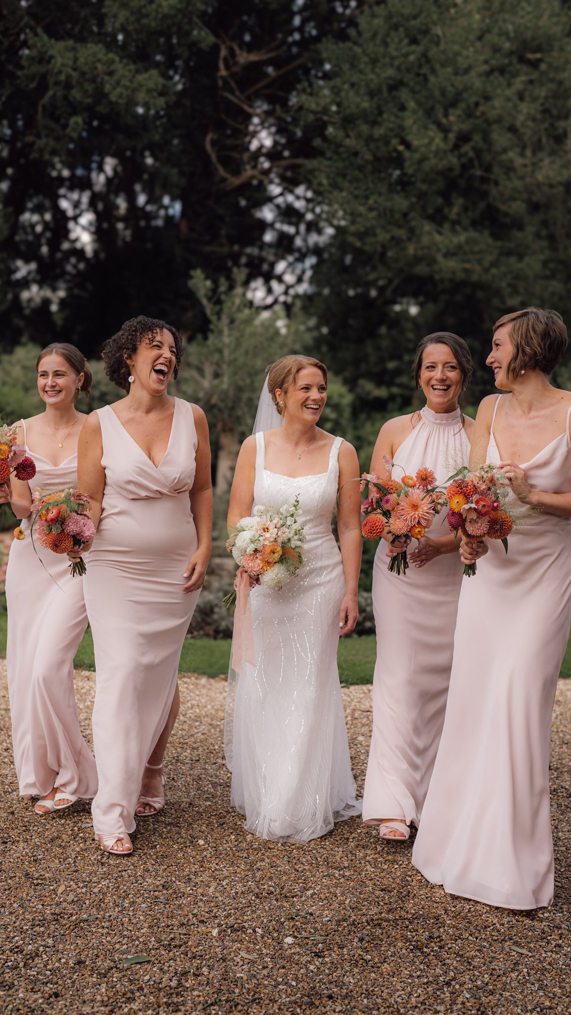 N & M 🤍
What a beautiful day this was — so full of heart and personal touches. Even the flowers were handpicked from Matt’s sister’s garden and lovingly arranged that morning 🥰🌸
I just adore things like that! The dedication is next level… because if I had to rely on any of my four sisters to grow flowers for my bouquet, I’d be walking down the aisle with a bunch of artificial ones from Home Bargains 😅😂
#RelaxedWedding #GardenWeddingVibes #PersonalTouches #WeddingFlowers #CandidWeddingPhotography #FunWeddingPhotographer #UKWeddingPhotographer #RealWeddings #AmyDianaPhotography #WeddingDayMagic #UntraditionalBride #stanlakeparkwedding #berkshireweddingphotographer #LuxuryWeddings