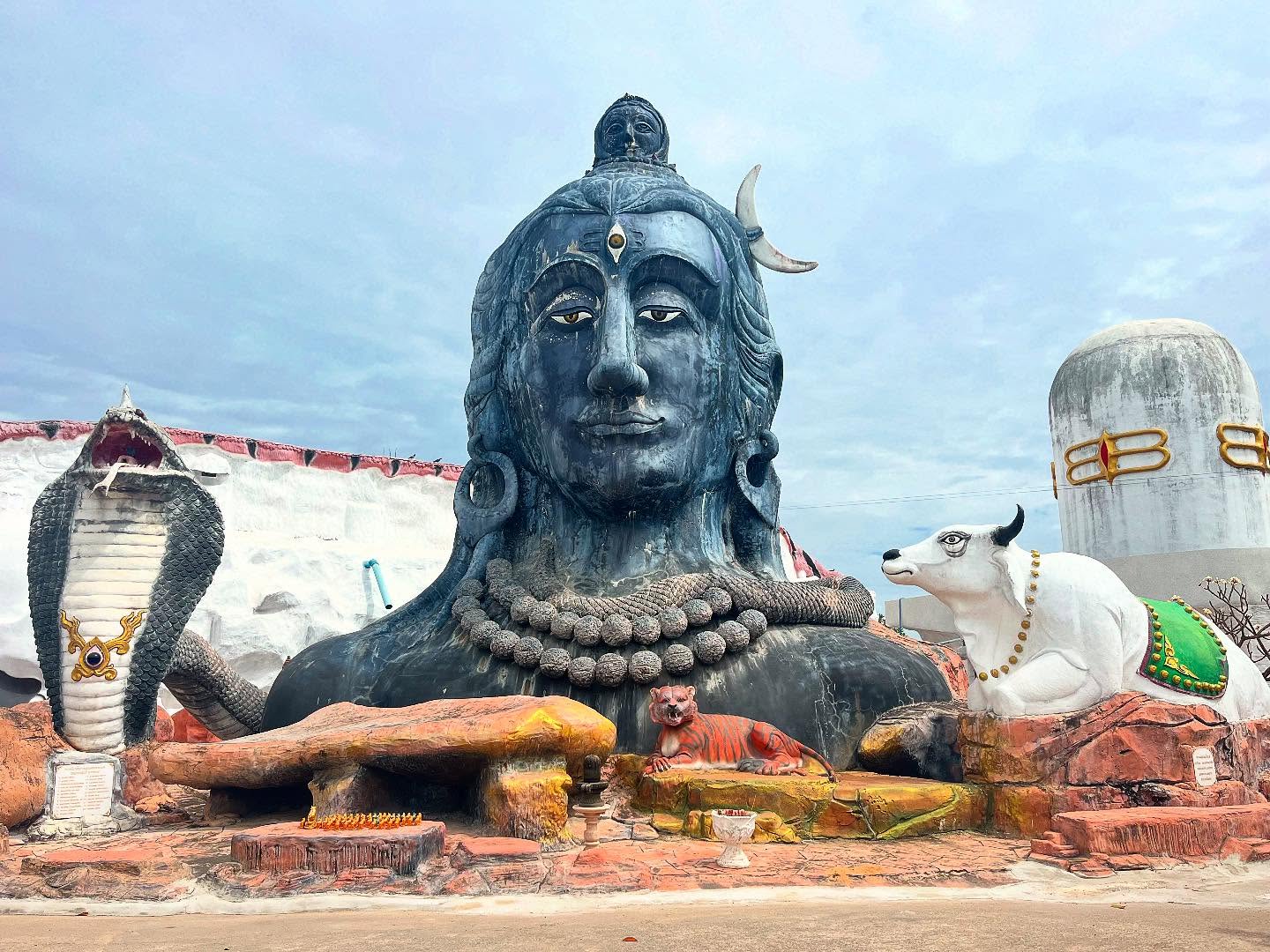 Stepped into serenity at เทวาลัยศิวะมหาเทพ, ( Shiva Maha Thep Shrine) a stunning Hindu temple honoring Lord Shiva. Intricate carvings, sacred vibes, and a peaceful energy that’s hard to put into words 💫
If you’re temple-hopping in Thailand, don’t miss this one!
#thailandtravel #hindutemple #shivashrine #khonkaen #travelthailand #sacredsites #hiddenthailand