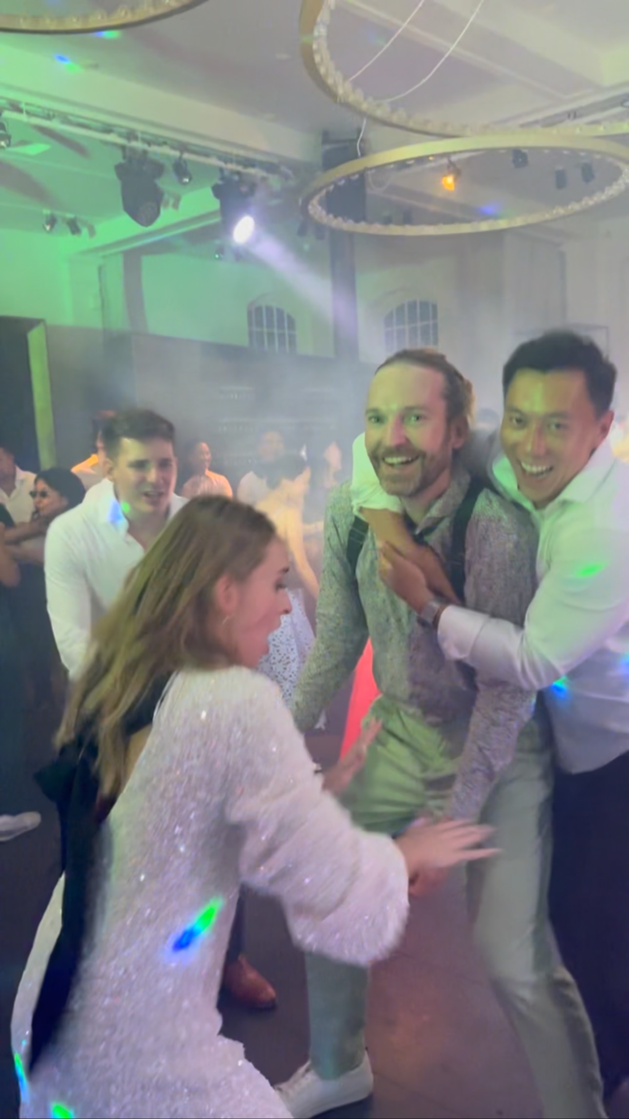 Recap from Carli and Philip’s wedding at Parc Broekhuizen yesterday 🇳🇱🇺🇸
Had the honour to handle the full musical journey: from the welcome drinks to the ceremony, cocktails, dinner and the party (which definitely went off 🔥).
Four setups, one flow.
Grateful for the amazing team, beautiful location, and the lovely couple who trusted me to deliver the entertainment 🥳🍾
Planning @hetbruidsmeisje
Styling @best_day_ever_events
Photo @nienkevandenderenfotografie
Video @chapter20film
@mir.for.love
@parcbroekhuizen
@gebakkerij_nl
@the_wedding_chapter
@2heartsandmine
@evita.weddingsandevents
@studio.tante.lien