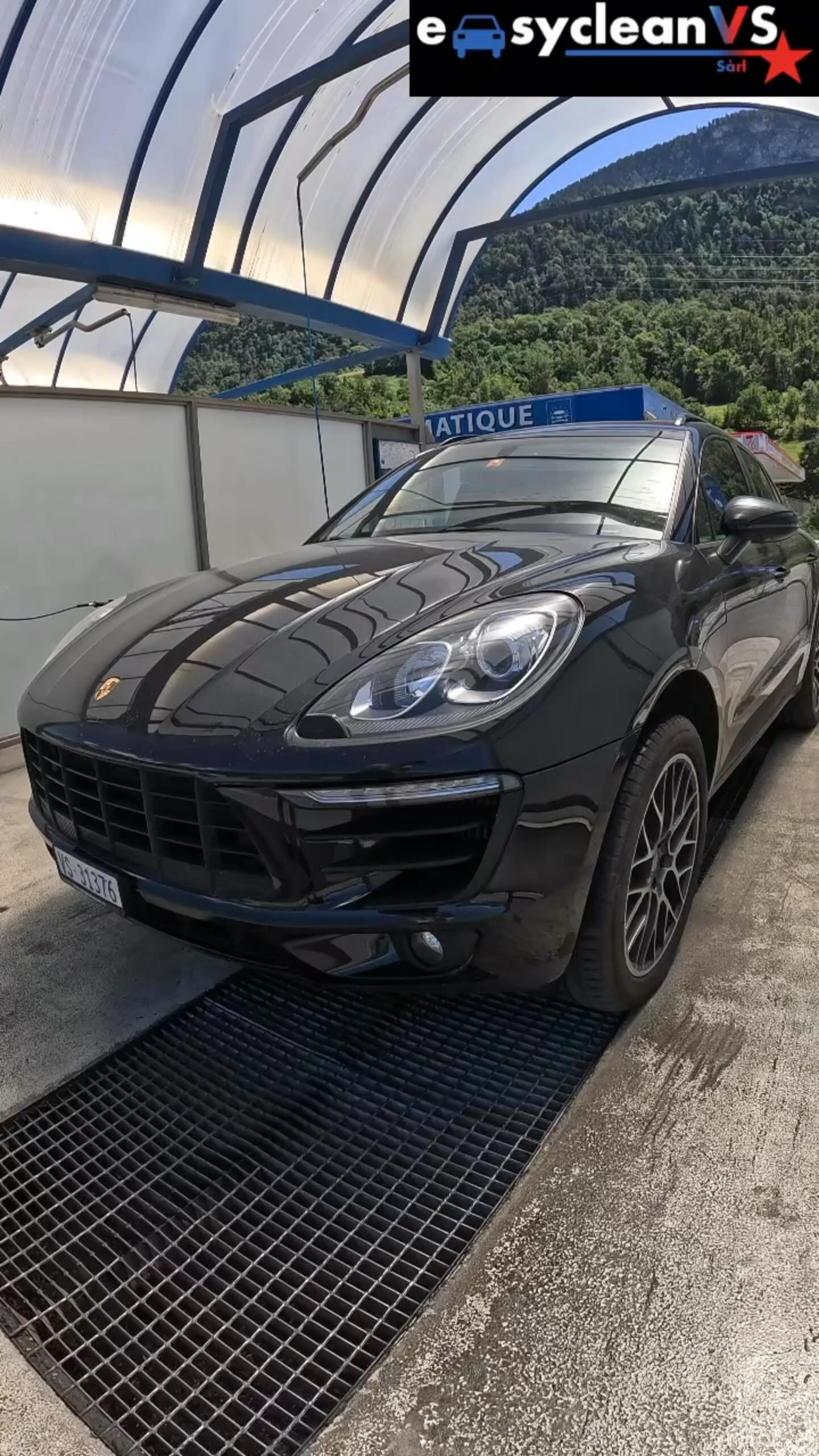 🎥 Une Porsche Macan transformée à domicile 🧽✨
Direction perfection avec notre prestation Époustouflant : 4h de soin intensif pour un résultat à couper le souffle, sans que le véhicule ne bouge de chez vous. 💎
🔹 Nettoyage extérieur + intérieur complet
🔹 2h extérieur + 2h intérieur
🔹 CHF 210.–
🔹 Intervention 100% à domicile
Parce que votre Porsche mérite le meilleur, même à la maison.
📞 079 565 86 12
📍 Centre EasycleanVS – Cristal, Martigny
🌐 www.easycleanvs.ch
📸 Merci @cristalcentremartigny
#EasycleanVS #PorscheMacan #NettoyageÉpoustouflant #DetailingDomicile #LavagePremium #VoiturePropre #CristalMartigny #CarCare #Valais #AutoLuxe #LavageDomicile #PorscheLovers