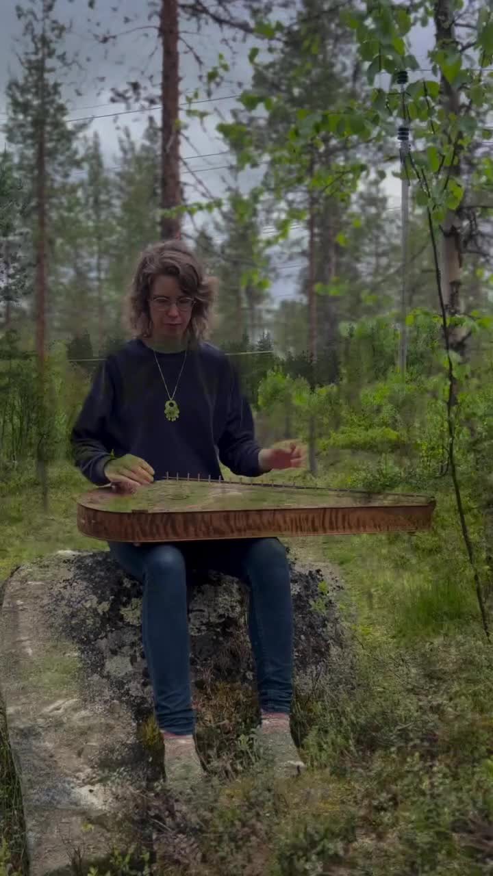 Performing in Moskosel Creative Lab this Friday the 18th at 1800, here is Mirja Palo using the kantele.
Mirja Palo works on the border between language and identity, where arctic traditions, language and musicial motifs are woven together. She strives not towards crossing borders, but rather existing within them, creating a realm where sami, tornedal and finnish expressions meet, exchange and embrace. Her music is a place where existing definitions are dissolved, where echoes from the past meld with modern aural landscapes, and voices from the past find new ways to resonate.
While we wait for the days to pass, here's her 2024 performance on SVT's God Kväll broadcast https://www.youtube.com/watch?v=qaeUK7wQth0
http://www.mirjapalo.se/
https://www.instagram.com/mirjapalo.se/
https://facebook.com/mirjasofiapalo
https://open.spotify.com/artist/4doK2OFvWi5nfbqMzeOJVA
