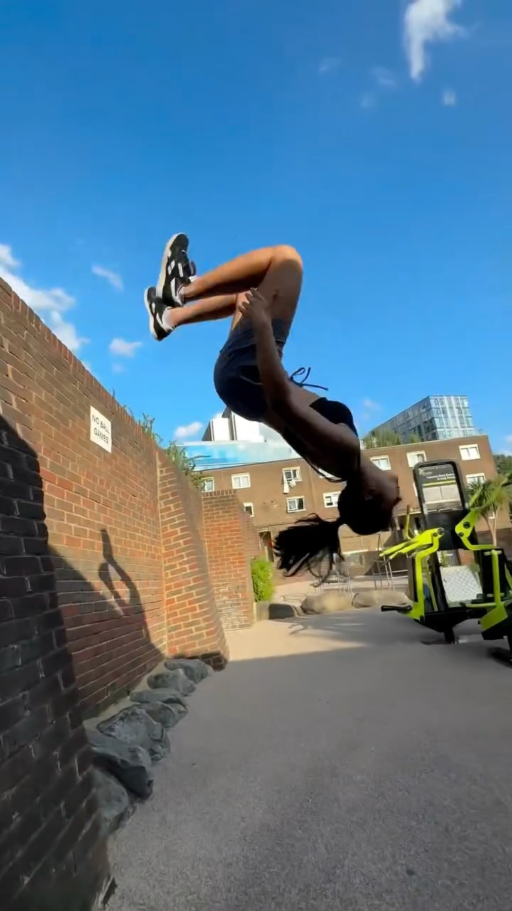 Unlocked scary challenges at @sundaysupaxxl 🫣🔥
-
-
-
#parkour #girlparkour #parkourgirl #freerunning #parkourwomen #parkourgirls #femgaps #london #training #pkfr
