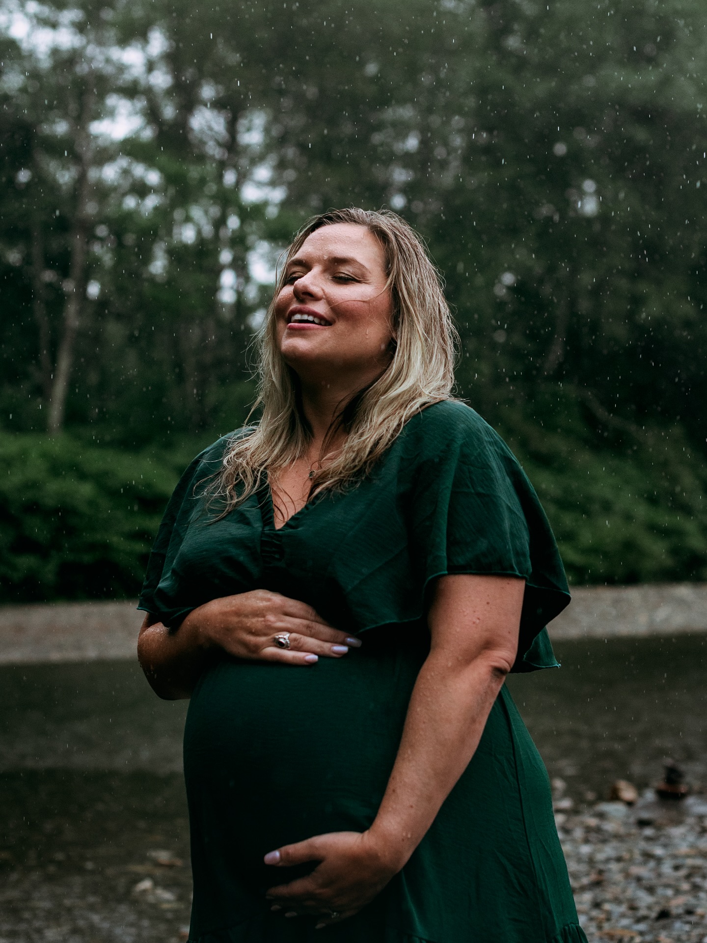 ❌The hardest part of my job isn’t taking beautiful photos.
❌It’s not getting kids to smile or managing the chaos of a session.
❌It’s not even running a small business solo.
✅It’s the weather.
Hands down.
✅It’s staring at three different forecast apps like they’re tarot cards.
✅It’s trying to guess if that 30% chance of storms at 6pm will actually hit right when the light is finally good.
✅It’s texting back and forth with kind, patient clients who are looking to me for the right call — even when I feel like I’m rolling weather dice.
➡️This time of year, it’s always a gamble.
➡️And it really does take flexibility and trust on both sides as we try to find the right window.
✨But I promise — if we need to wait, pivot, or race a cloud — I’ve got you.
Vermont Family Photographer
New England Photographer