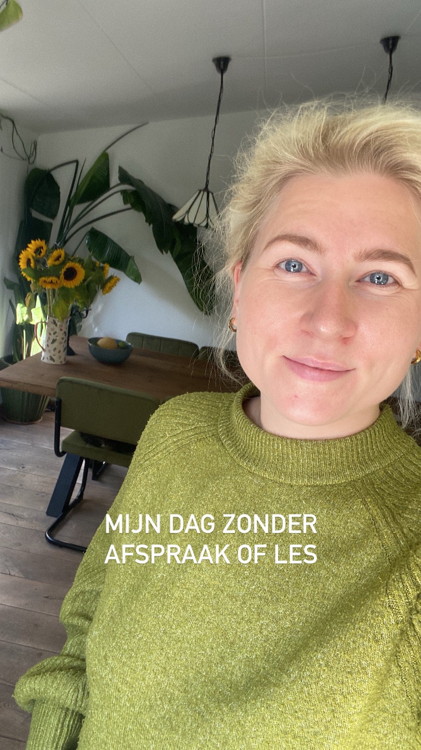 Ik had eigenlijk verwacht dat ik elke dag zou uitslapen, maar ik blijk ook zonder 9 tot 5 echt een routine mens te zijn. Om half 8 gaat de wekker en ik heb helemaal een systeem voor mezelf gevonden. Het helpt enorm dat ik intrinsieke motivatie heb en niets leukers kan bedenken dan elke dag met DEI en wellbeing bezig te zijn.
Stel dat jij elke dag open zou hebben. Hoe zou jij je dag inrichten?
#ondernemerschap #diversiteit #zuurdesem