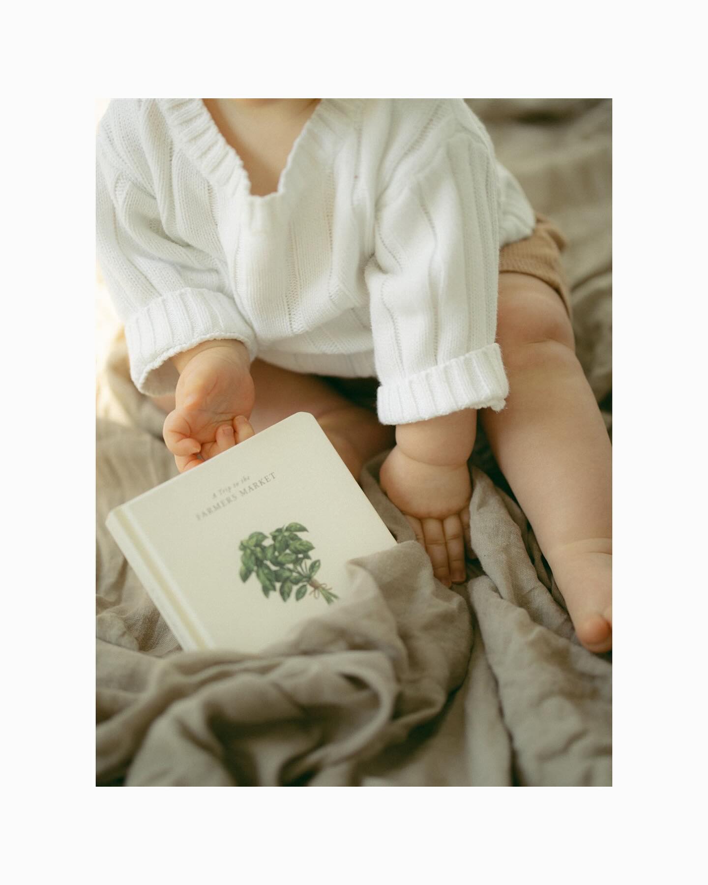 featuring big sis & the rolllss 🥐 on this tiny man 😍
.
.
#sanantoniofamilyphotographer #sanantoniofamily #sanantoniomotherhoodphotographer #motherhood #studiofamilyportraits #studiofamilysession #momsofsanantonio #sanantoniomoms #stoneoakmoms #alamoheightsmoms #boernemoms