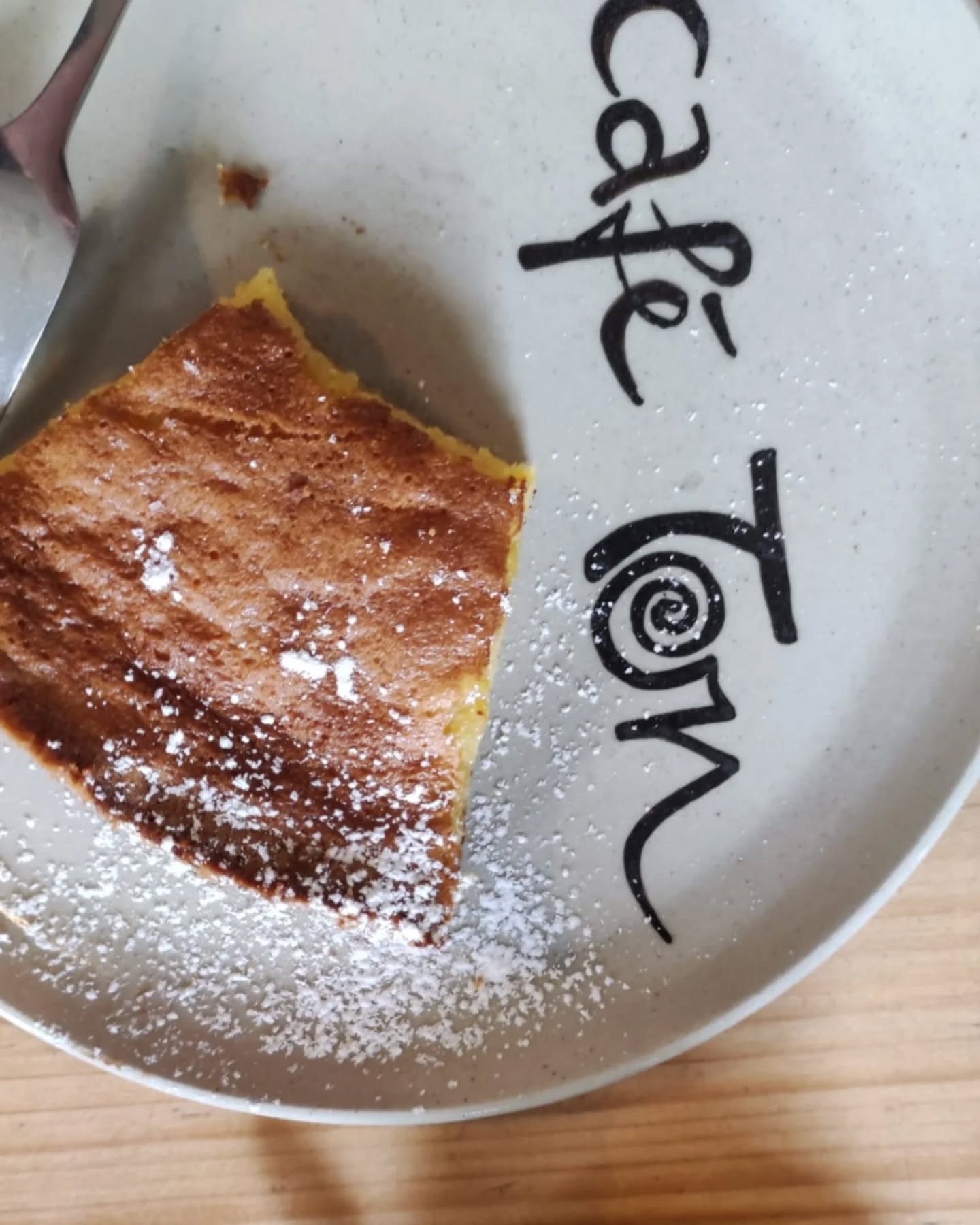 🍋 Lemon-Bars
❤️ Bei uns im café Ton gibt es jedes Wochenende ein wechselndes Angebot hausgebackener Kuchen und besten Barista-Kaffee!
☕ Die Öffnungszeiten & Veranstaltungen für den laufenden Monat findet Ihr
im Highlight "Aktuelles" hier auf Instagram und auf unserer website (link in der Bio).
Wir freuen uns auf euch! ❤️
#caféton #fabrikschleichach #keramikwerkstatt
#kaffeeliebe #kaffee #barista
#kuchenliebe #kuchen
#lemonbars #zitronenkuchen