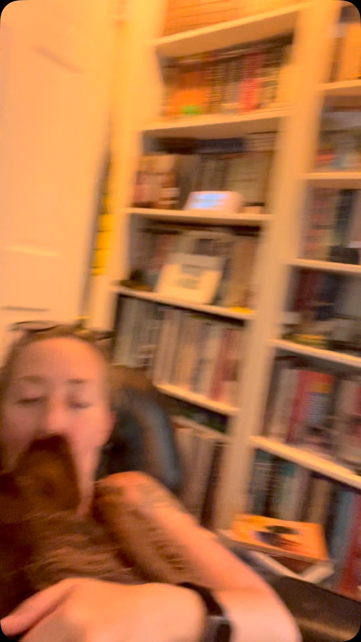 How does your pup show love? Mabel likes to dig her toe beans and talons into my skin and punch me in the throat whilst suffocating me. I’m here for it.
#toebeans #talons #springerspaniel #petsitter #asheville #dogsitter #labrador #love