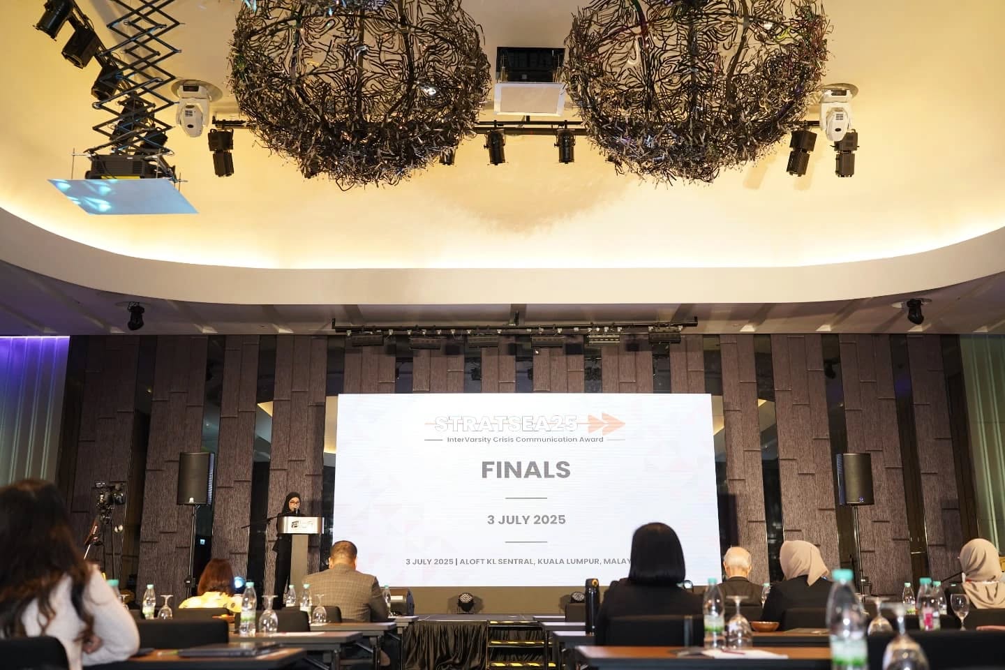 🎉 Celebrating Future Communicators! 🎓
As part of STRATSEA’s Corporate Social Responsibility (CSR) initiative, we recently hosted the Intervarsity Competition, bringing together some of the brightest communication students from universities across the country.
📸 Congratulations to our outstanding winners:
🏆 1st Place: Team KHAIRComms from @officialiium @iium_iprmsa
🥈 2nd Place: Team RAISE from @hanchianguc
Your creativity, strategic thinking, and professionalism truly impressed our judges and exemplify the next generation of leaders in the communications industry.
We’re proud to continue supporting young talent and bridging the gap between academic learning and industry practice.
#STRATSEA #IntervarsityCompetition #CSR #FutureCommunicators #YouthEmpowerment #StrategicComms #UniversityChallenge #StudentLeaders #PublicRelations #MediaStudents
@dataxetgroup @practitioners.my @ardentcommph