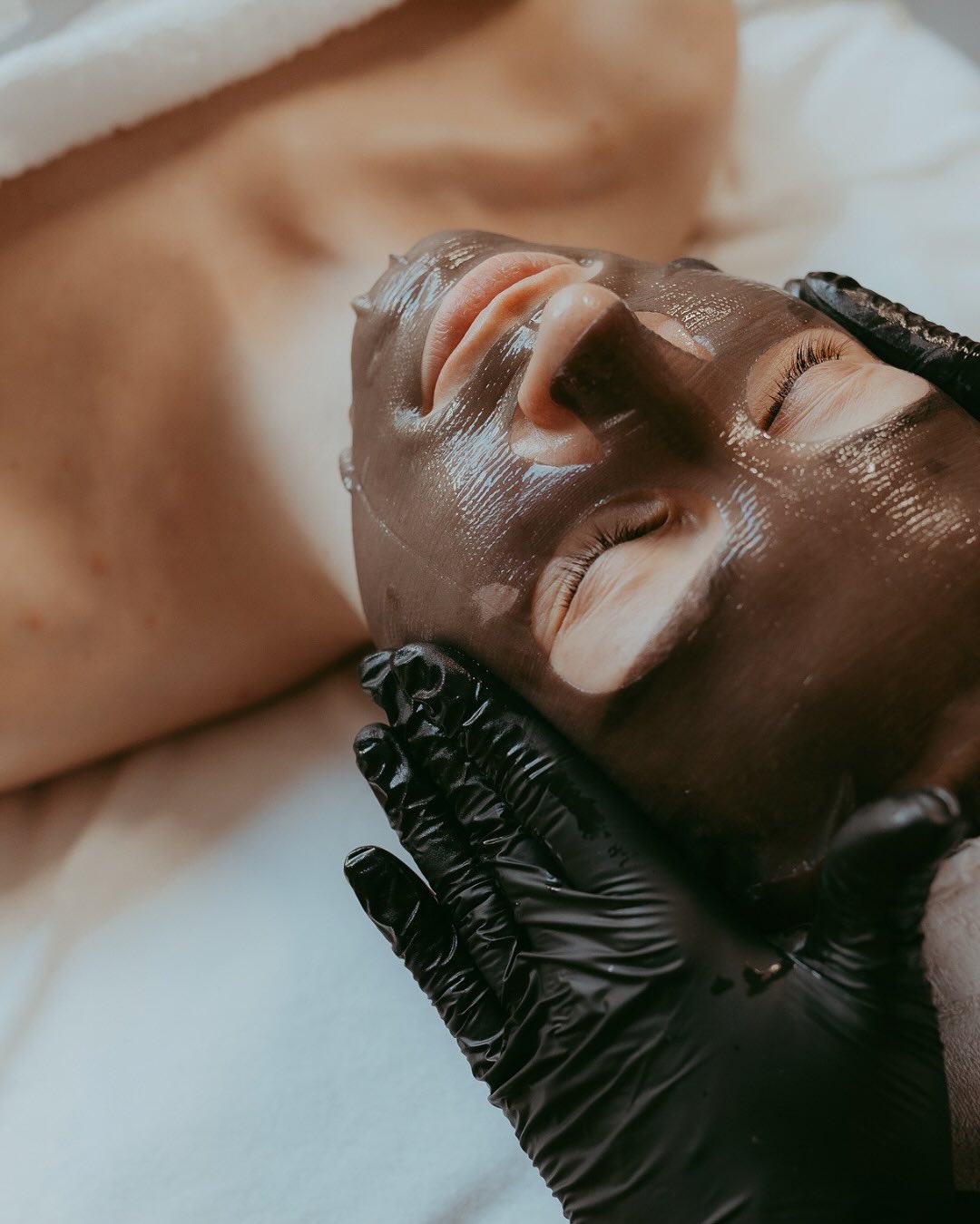 NU -15% KORTING OP ONZE SUMMER ESSENTIALS! ☀️
__________
Onze favoriete Summer Essentials zijn er om jouw huid te hydrateren, kalmeren én beschermen — en dat nu tijdelijk met 15% korting! ✨
🔥 Kies nú jouw favorieten uit onze top 10
🛍️ Bestel je voor €150 of meer? Dan ontvang je er een gratis Summer Tote Bag bij! (zolang de voorraad strekt)
📆 Actie geldig t.e.m. 3 augustus — dus wees er snel bij!
Yesss, ook onze favoriete sheet masks van op de eerste foto doen uiteraard mee! Perfect voor een verfrissend me-time momentje deze zomer..
Laat jouw huid deze zomer volop stralen, want jij verdient het allerbeste! ❤️
Ontdek alle deelnemende producten via de link in bio.
Heb je vragen of wil je persoonlijk advies over de producten? Stuur me gerust een berichtje — ik help je graag verder!
Veel liefs,
Paulien.
__________
💌info@plusbelletheskinstitute.be
🛍 www.plusbelletheskinstitute.be/webshop
📱 0474/88.29.16
📅 Enkel op afspraak
🌎 www.plusbelletheskinstitute.be
📍Oosterzele, België
__________
#summer #healthyglow #hydratedskin #summeressentials #drogehuid #skincare #gezondehuid #hydratatie #glowingskin #zomerroutine #skincarelover #skincaretips #sheetmask #hyaluronzuur #huidbarriere #huidverbetering #huidverjonging #huidverzorging #acne #drogehuid #rosacea #couperose #huidspecialist #huidexpert #huidadvies #huidtips @imageskincarebenelux #imageskincare #plusbelle #oosterzele #webshop