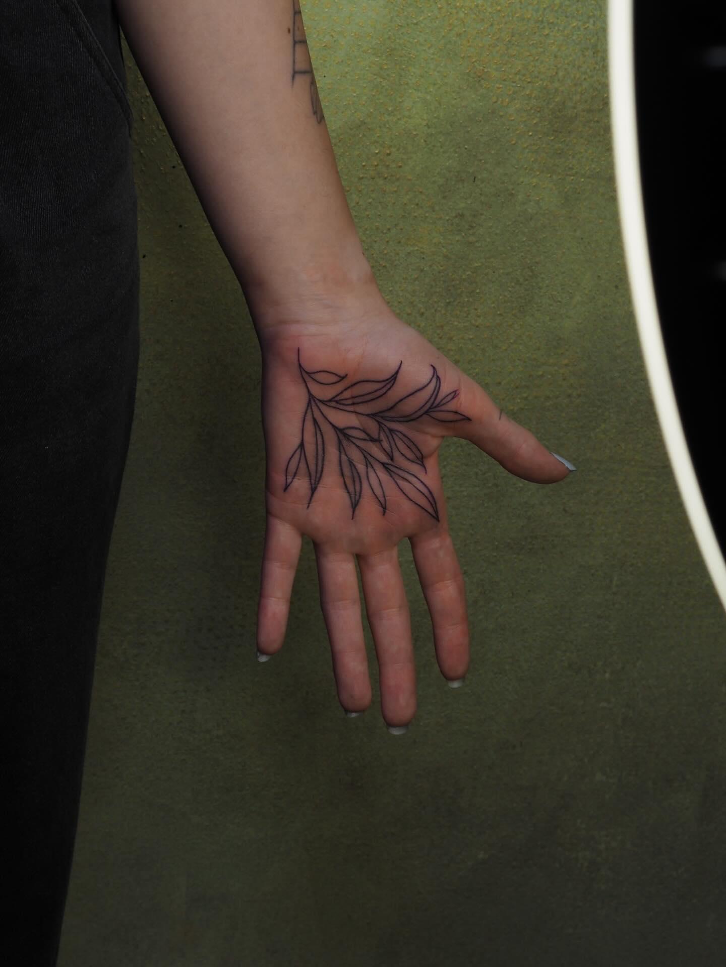 @svoboda.tattooing
#palmtattoo #tattoo #handtattoo #tetovanidlane #tetovaniplzen #tetovacistudioplzen #taterkaplzen