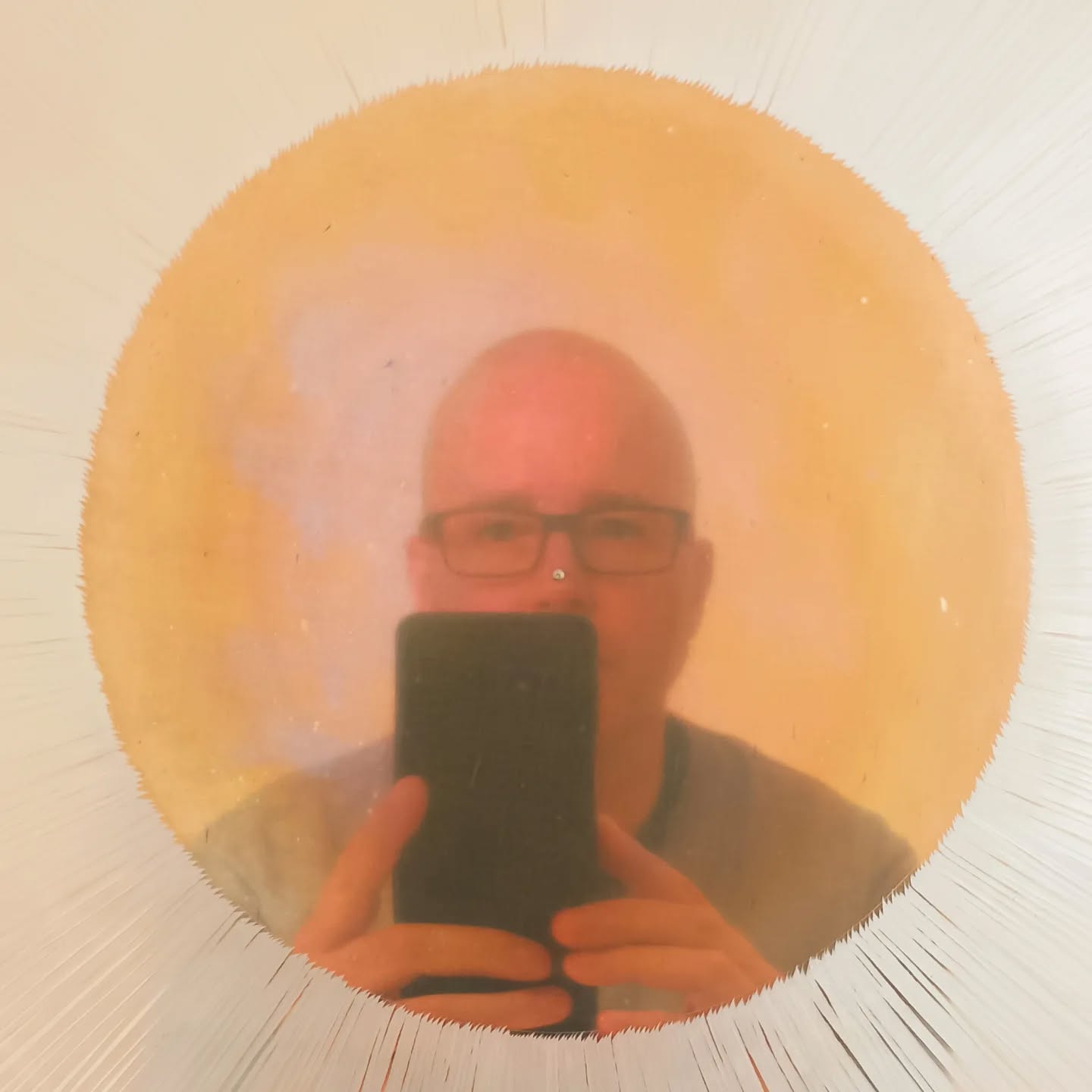 I might have a new gong! 🙈
Gongland Universe 36" - loving the deep tones and the flumi sounds are transcendental. Really looking forward to using it at my next gong bath.