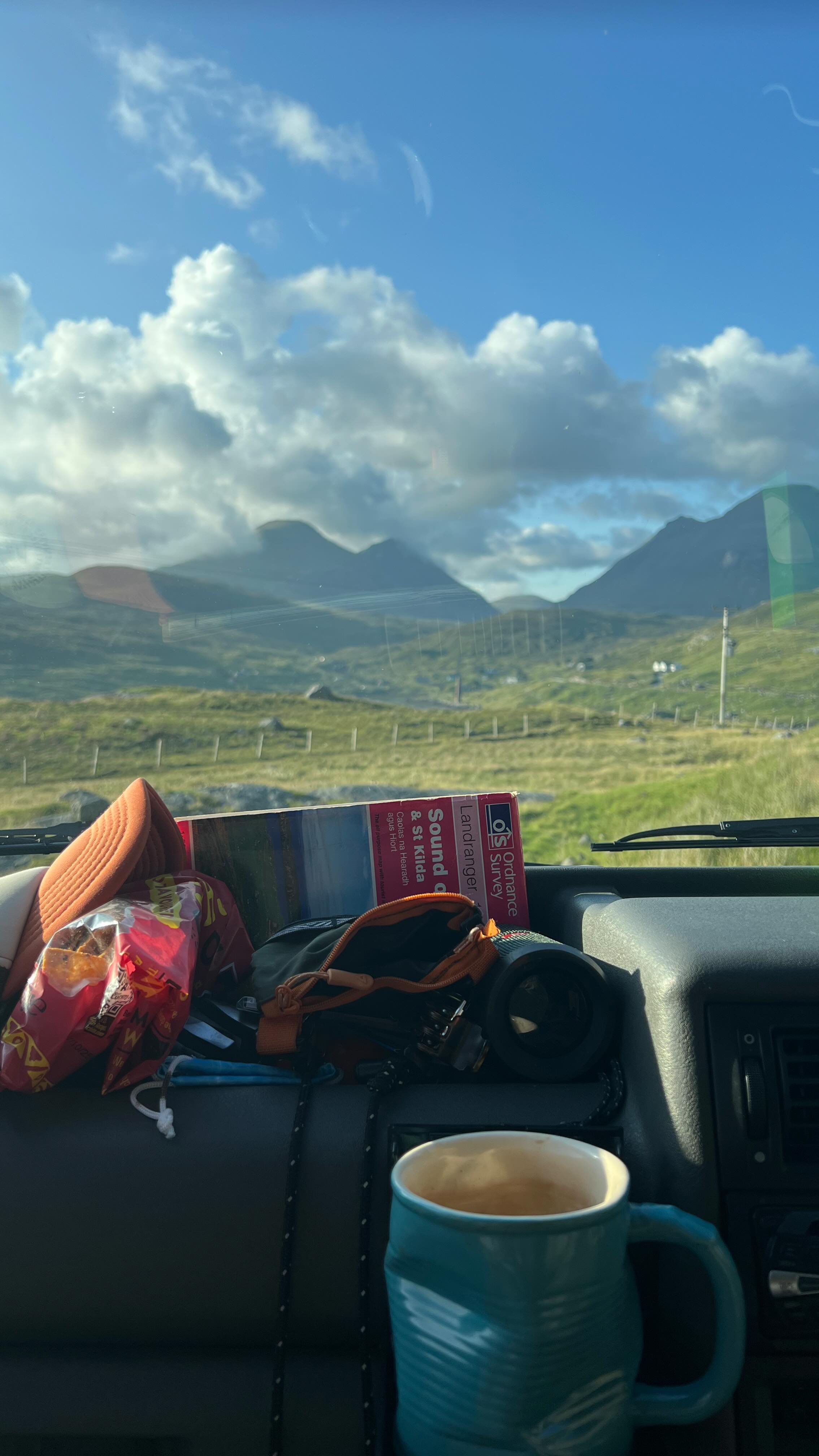 làithean-saora! Holiday to the other islands,
Starting and finishing at home.
Chambered cairns, bikes, swimming in the sea, camping, teas, good grub, old Mills, pìobaireachd, cupan tì, and friends friends friends... A special trip to Èirisgeigh to wear my new geansaidh made by @floraidhforrest, with help from her amazing auntie Màiri Flòraidh (obligatory photo of the Màiri/Màiri Flòraidh/Flòraidh sandwich!!).
#gàidhlig #placebased #gaelic #waysofseeing #lèirsinn #outerhebrides