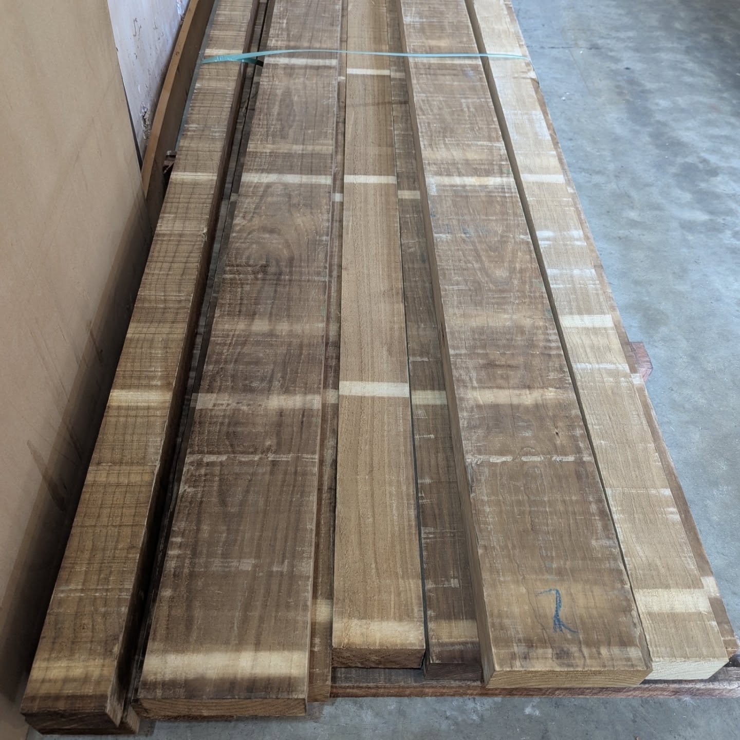 It might not look like much now, but once machined, Accoya really comes into its own. These rough sawn boards are heading out to our customer today, who we have no doubt will bring out the beauty of this remarkable timber.
#accoya #fsccertified #sustainabletimber #woodworking #joinery #timberdelivery #woodworkingcommunity #customjoinery #accoyawood #roughsawn #ecobuilding