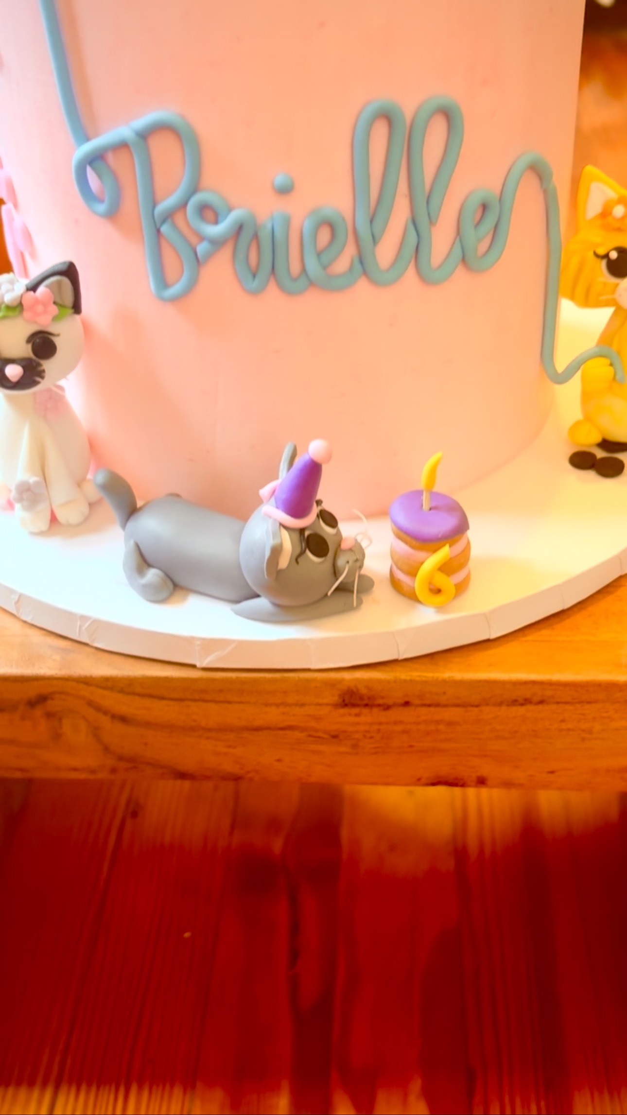 #cats #catscatscats #catlovers #catcake #catcaketopper #customcakes #decoratedcakes #buttercreamcakes #cake #cakes #cakeart #cakeartist #murielscakesandcookies
