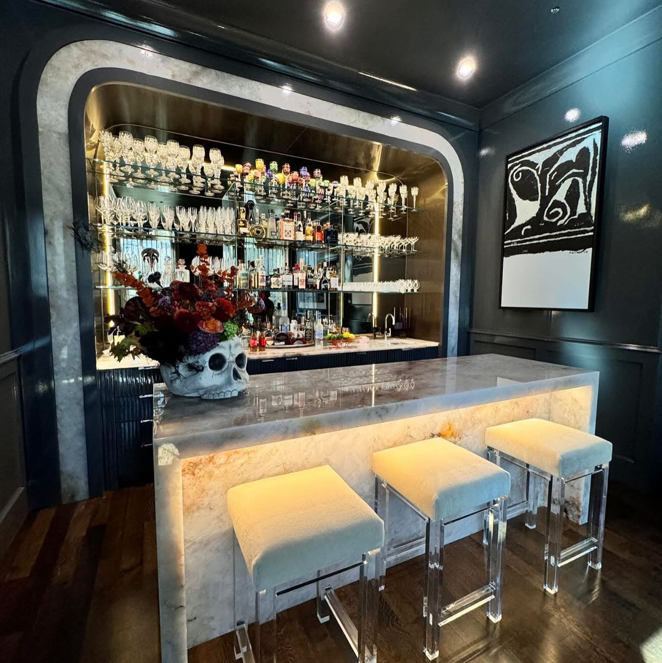 Custom reeded cabinets with tailored shelves + gold metallic accents = elevated design vibes! Perfect blend of texture and luxe touches for a sophisticated space 🍷
-
-
-
-
#zapatacustomcabinets #highlandpark #dallas #homeomprovement #CustomCabinets #ReededCabinets #GoldAccents #ShelvingSolutions #InteriorDesign #CabinetryGoals” #finepaintsofeurope #hollandlacbrilliant