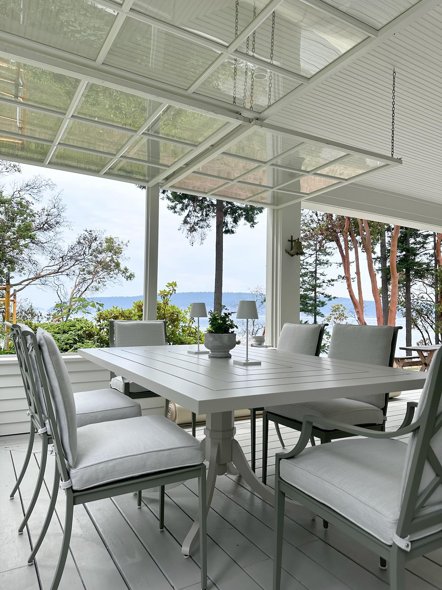 @mckinnonandharris looking like it’s always been there at this beautiful PNW home. Working with @curatosf from start to finish (including install! what a guy!) was the ultimate treat and partnership. I’m so grateful to have worked on this beauty with @karenpainterinteriors ☀️