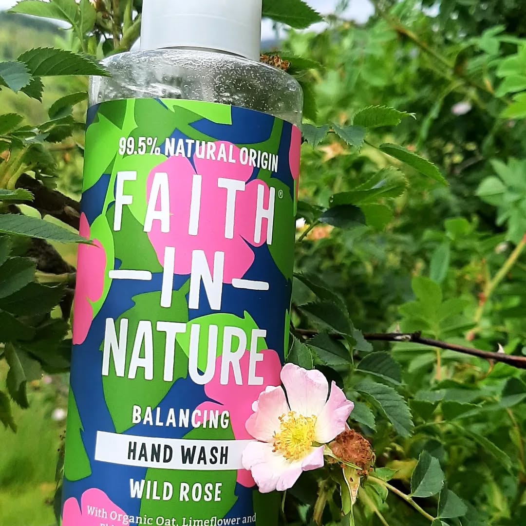 Our complimentary hand soap and shower gel is is inspired by our naturally beautiful surroundings. We also use refillable containers to reduce our plastic consumption 🌹🌱
#heartoftheglen #wildrose #recycling #faithinnature #glampingscotland