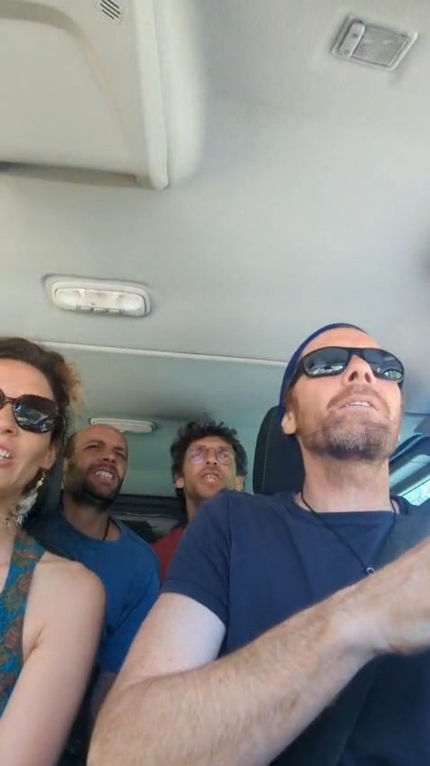 MIRZA FESTIVAL - IMPACT IMMINENT 💥
Le crew est déjà en feu sur la route, les voix s’élèvent, le rythme cogne comme un battement de cœur urbain, tout ça juste dans une auto alors imagine un peu ce soir sous les projo ?! 💣
Allez viens vibrer avec nous !
#mamasaidlive #hiphopfusion #livemusic #urbanfusion #musiqueengagée #collectif