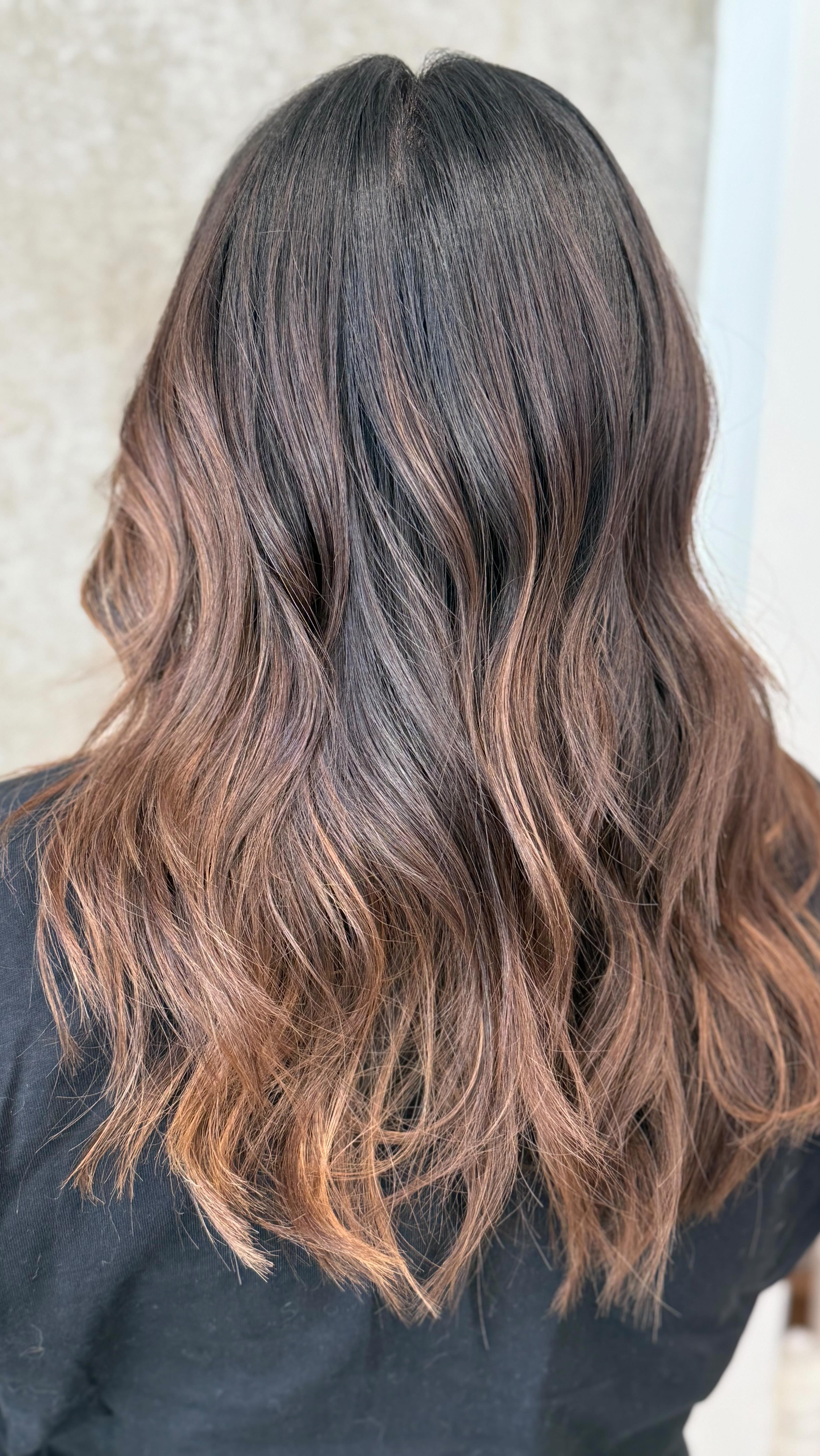 𝗪𝗮𝗻𝘁 𝗰𝗼𝗹𝗼𝗿 𝘁𝗵𝗮𝘁 𝗹𝗮𝘀𝘁𝘀 𝘄𝗶𝘁𝗵𝗼𝘂𝘁 𝘁𝗵𝗲 𝗳𝘂𝘀𝘀?
When the base is right, you don’t need to start over.
3.5 months later, a quick toner was all it took to bring the glow back.
𝐁𝗼𝗼𝗸 𝘄𝗶𝘁𝗵 𝐉𝗲𝗻𝗻𝘆 𝘁𝗼 𝘀𝘁𝗮𝗿𝘁 𝘆𝗼𝘂𝗿 𝗰𝗼𝗹𝗼𝗿 𝗷𝗼𝘂𝗿𝗻𝗲𝘆.
✴︎
𝘠𝘰𝘶𝘳 𝘴𝘵𝘺𝘭𝘦, 𝘺𝘰𝘶𝘳 𝘧𝘭𝘰𝘸, 𝘺𝘰𝘶𝘳 𝘦𝘹𝘱𝘳𝘦𝘴𝘴𝘪𝘰𝘯.
✴︎
𝗕𝗢𝗢𝗞 𝗡𝗢𝗪:
🌐Online: www.flowwith.ca
💌More inquiries:
➜ TEXT: 587 894 2025
➜ DM: checked every Tuesday&Thursday
#CalgaryHair #CalgarySalon #YYCBeauty
#FlowWithJenny #TonerRefresh #LivedInColor
#LowMaintenanceHair #CustomColor #HealthyHairColor #DesignedToLast #ModernHairColor #ColorThatStays
@artistcollectiveyyc
@hairbyjenny_choi