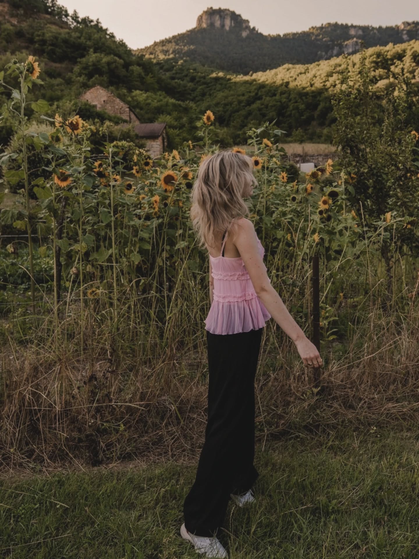 "this world is full of poets.
but she;
she herself is poetry"
-Archana Bhandari
#poetsociety
#selfloveshoot
#irenevandewegefotografie
#fotograafzeeland
#elopementphotography #model #modelphotography #france