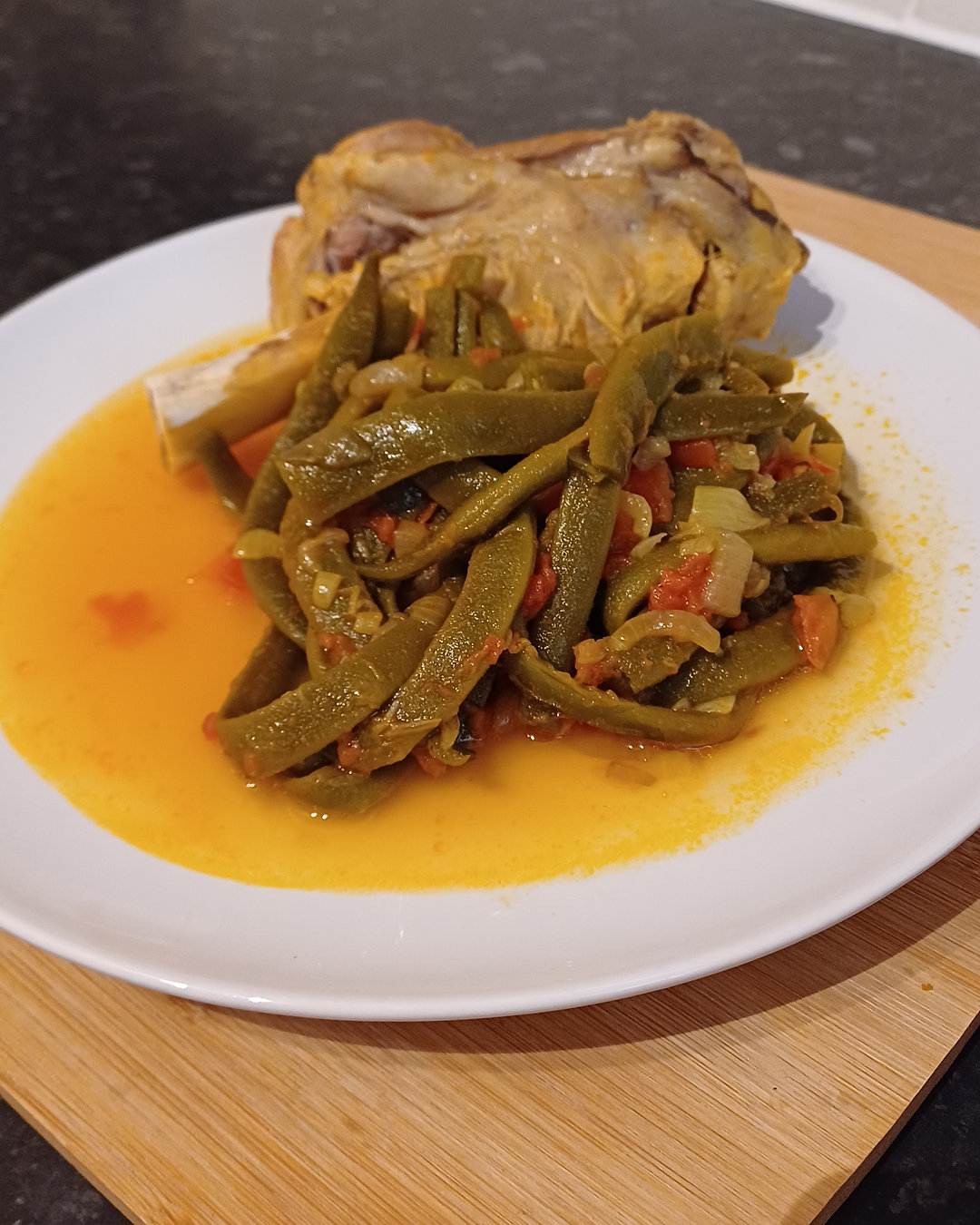 Freshly picked Runner Beans, just in season right now, summer bliss! 🌿✨ I love using these young, tender beans in my Turkish Cypriot dish, Etli Taze Fasulye.
This recipe is a must for good gut health. It is slow cooked, tender and packed gut supporting fibre. Want to know the recipe? Link in Bio! on my Linktree #RunnerBeans #SummerVegetables #TurkishCypriotCuisine #gutlovingrecipe #guthealth #guthealthmatters