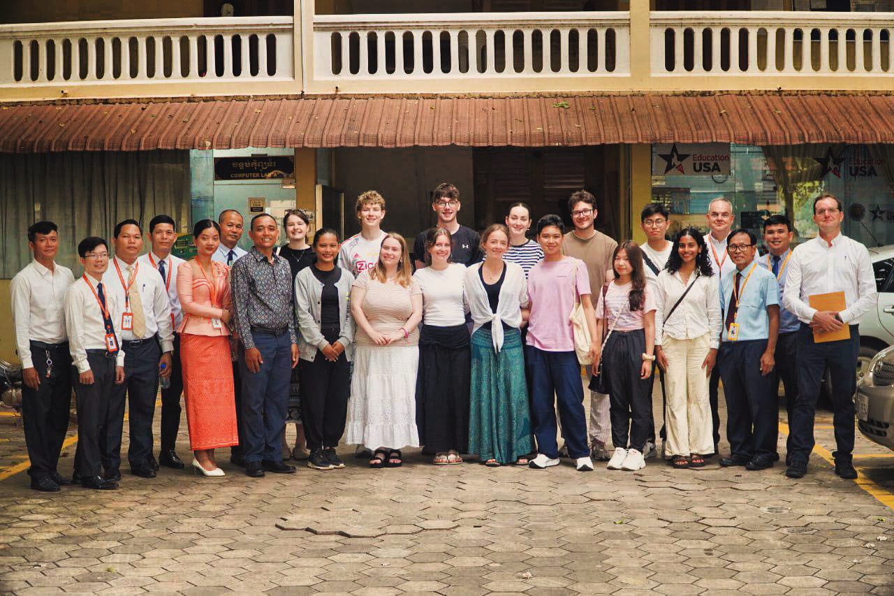 Congratulations to our second group of volunteers from @ucdvo and @hkuhorizons who have completed their teacher training with our team at Pannasastra University of Cambodia, Siem Reap Campus (PUCSR) @pucsiemreap!
This week, they begin teaching in community schools across the Siem Reap area — we’re excited to see the impact they’ll make in the classroom!
#Volunteering #TeacherTraining #SiemReap #UCDVO #HKUHorizons #PUCSR #GlobalLearning #CommunityEducation