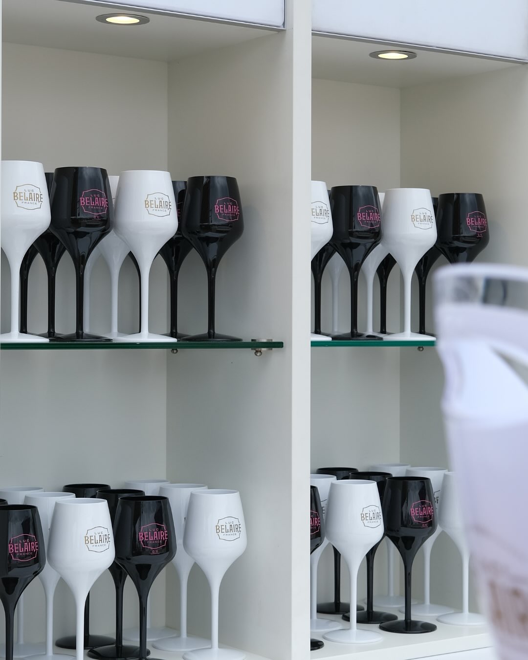 Wir schenken dir ein – du lehnst dich zurück. 🥂 Sommer im Strandsalon kann so einfach sein. 😎🌴
#summerdrinks #lübeck #strandsalon