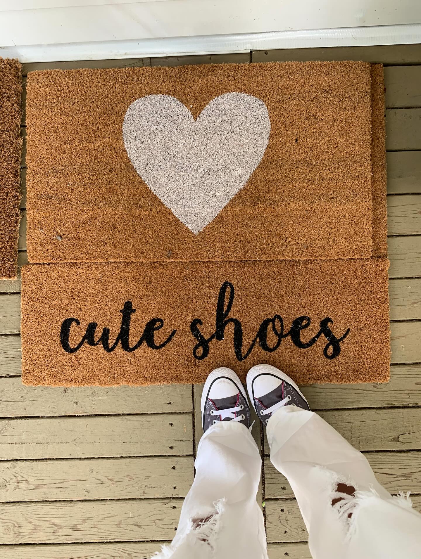 When a doormat sees you 👀 & compliments your kicks.
#cuteshoes #realestatewithsole #converse